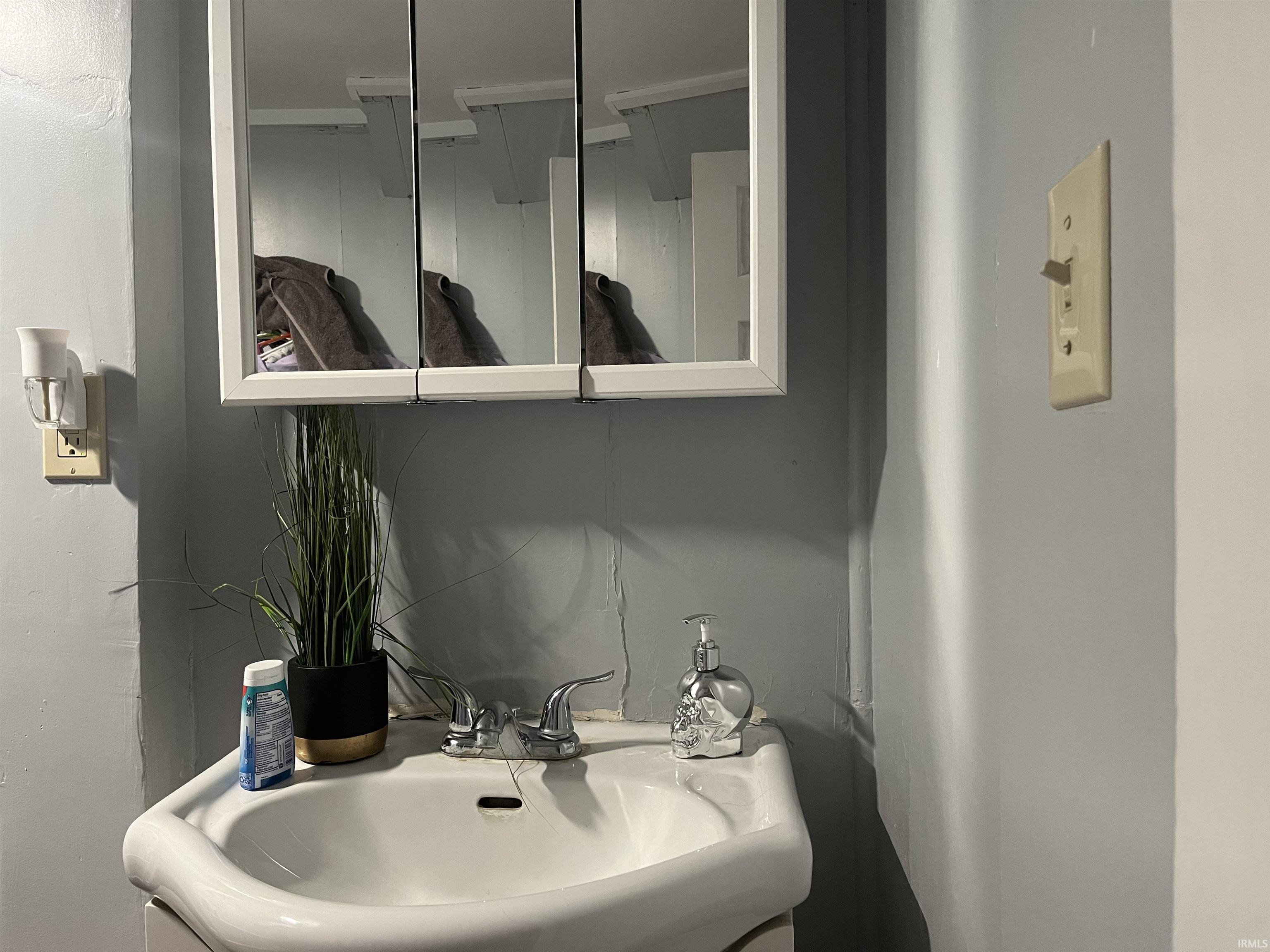 Photo 10 of 917 W Tipton Street