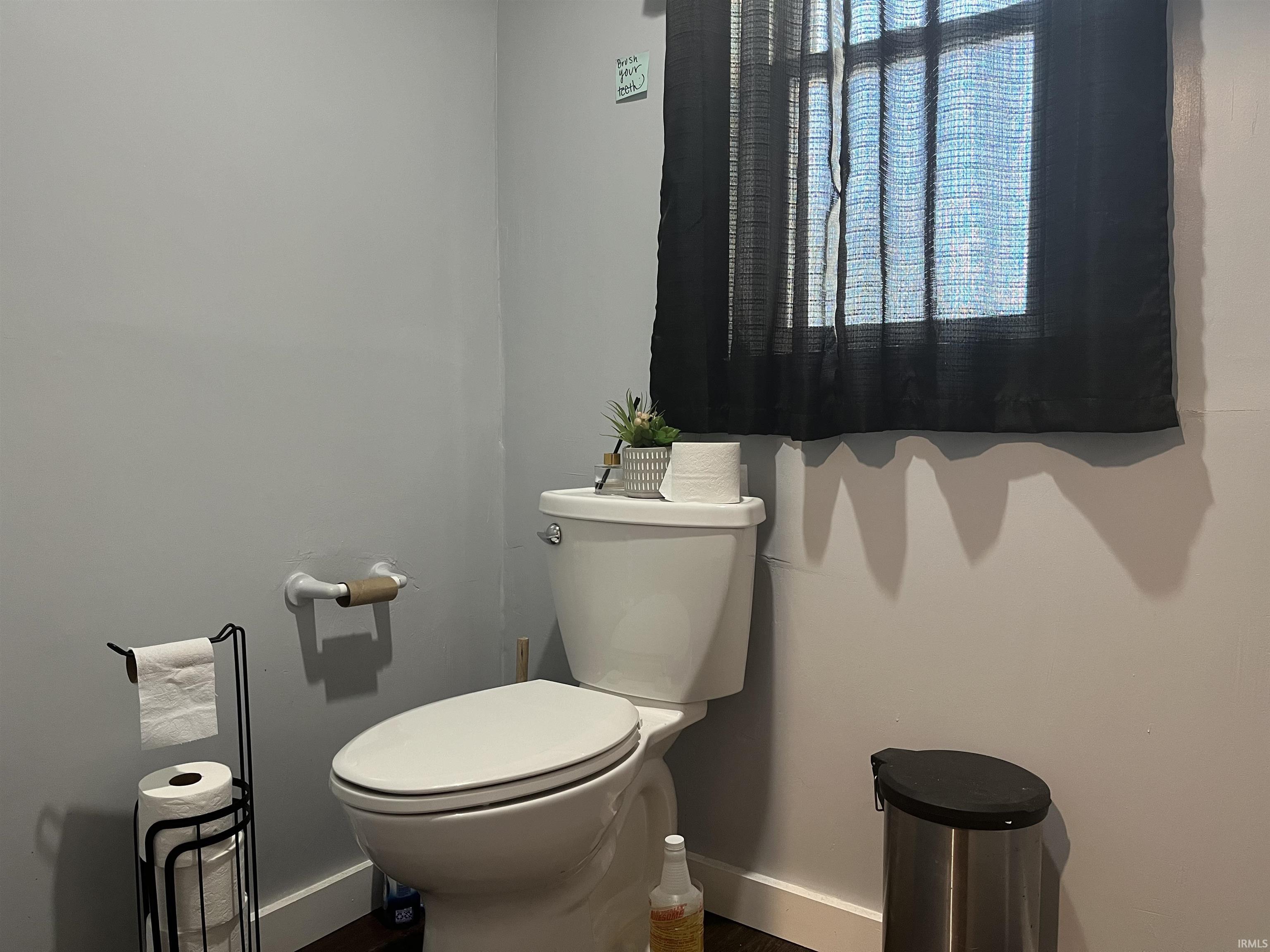 Photo 11 of 917 W Tipton Street