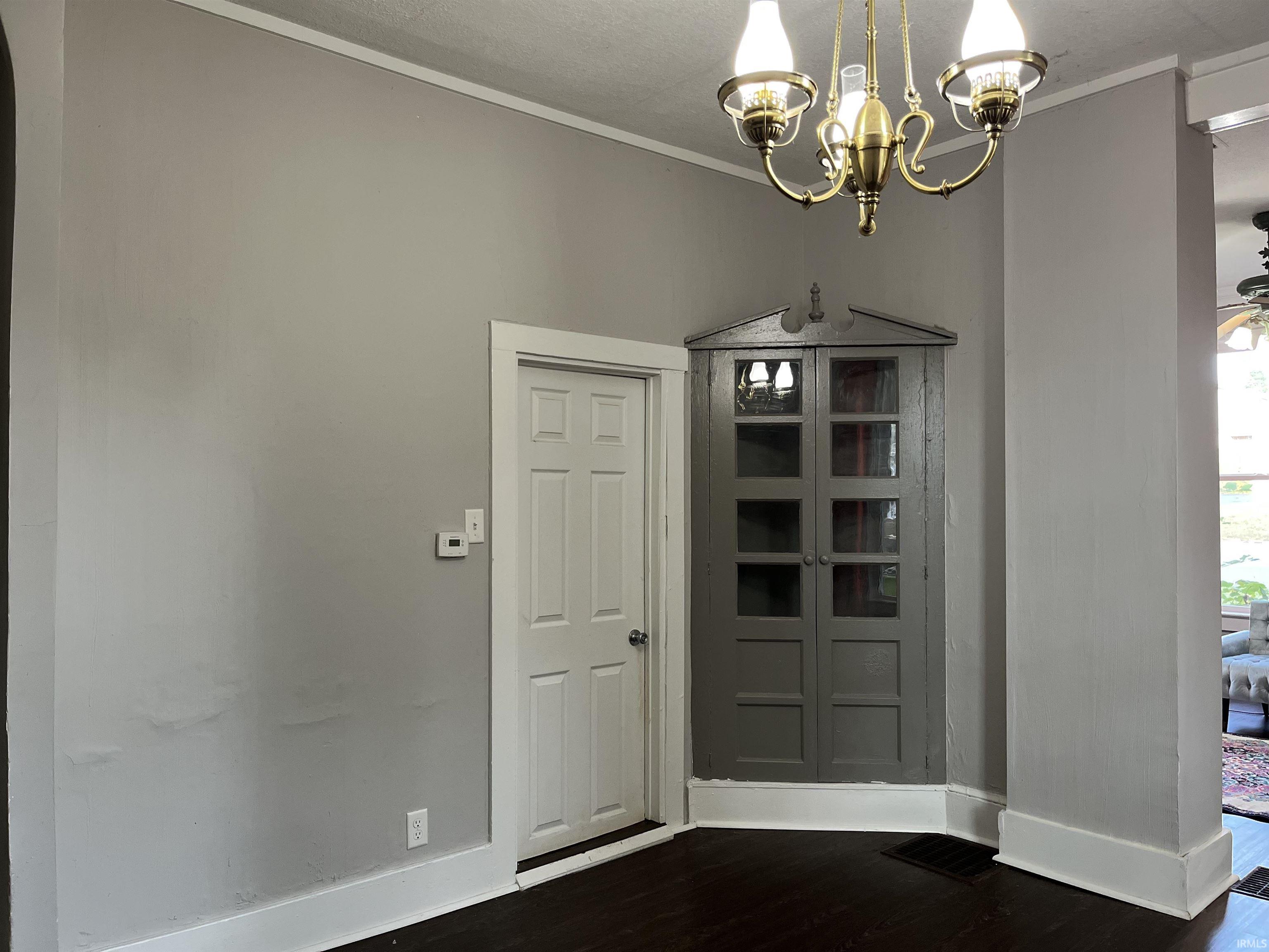 Photo 9 of 917 W Tipton Street