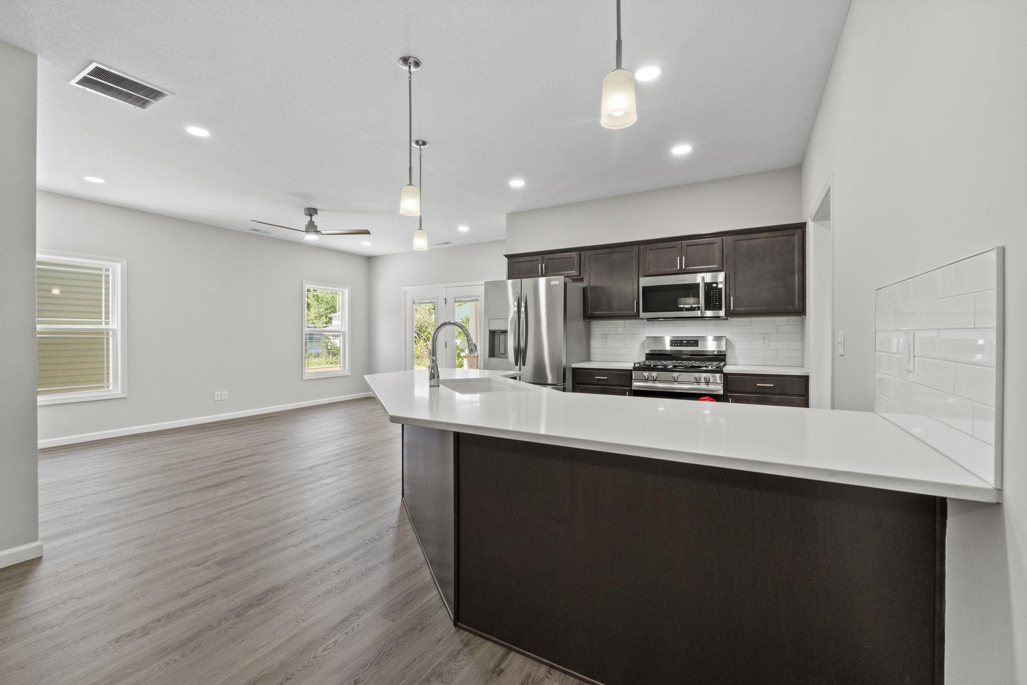 Photo 9 of 307 E Toledo Street