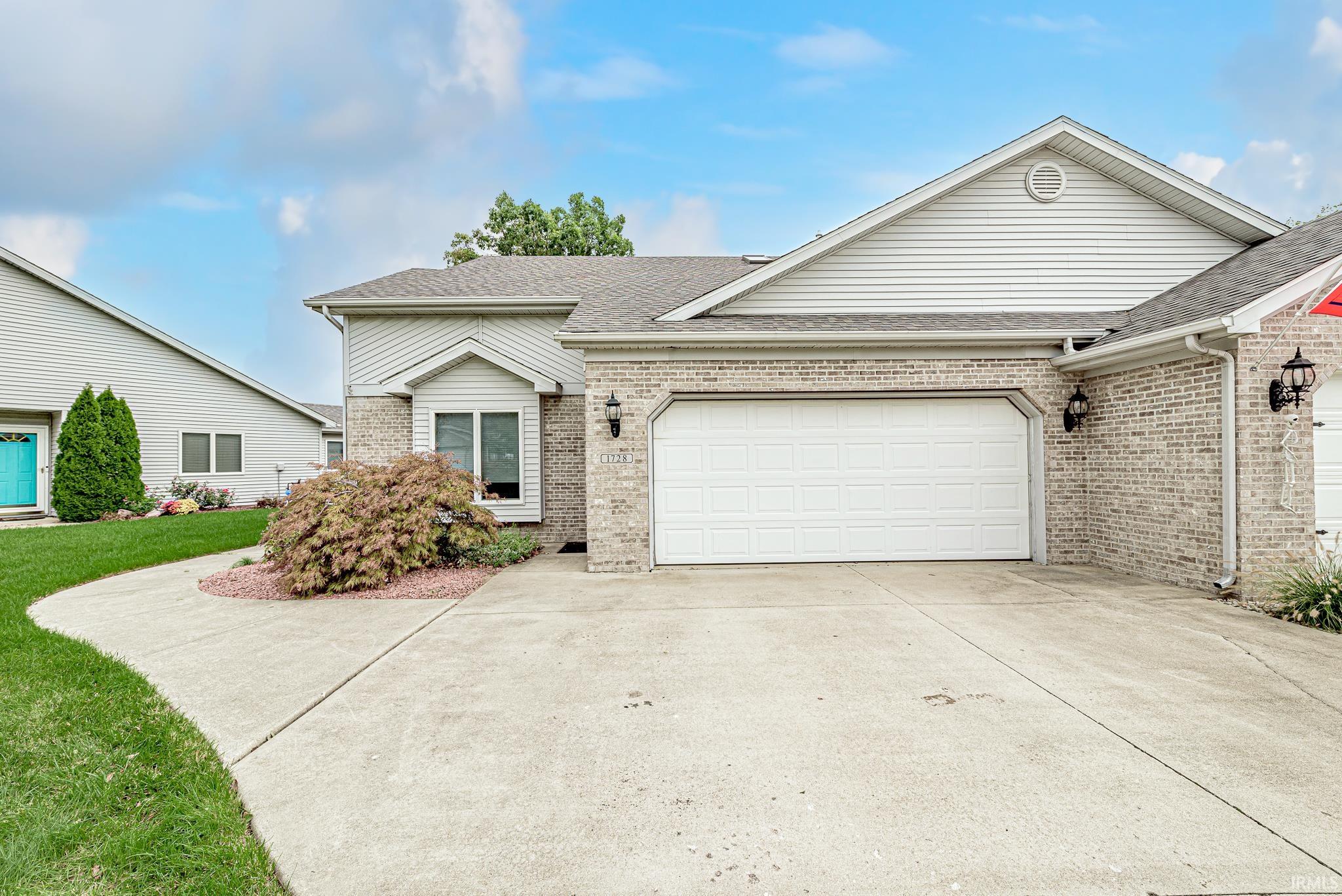 1728 E Inverness Circle
