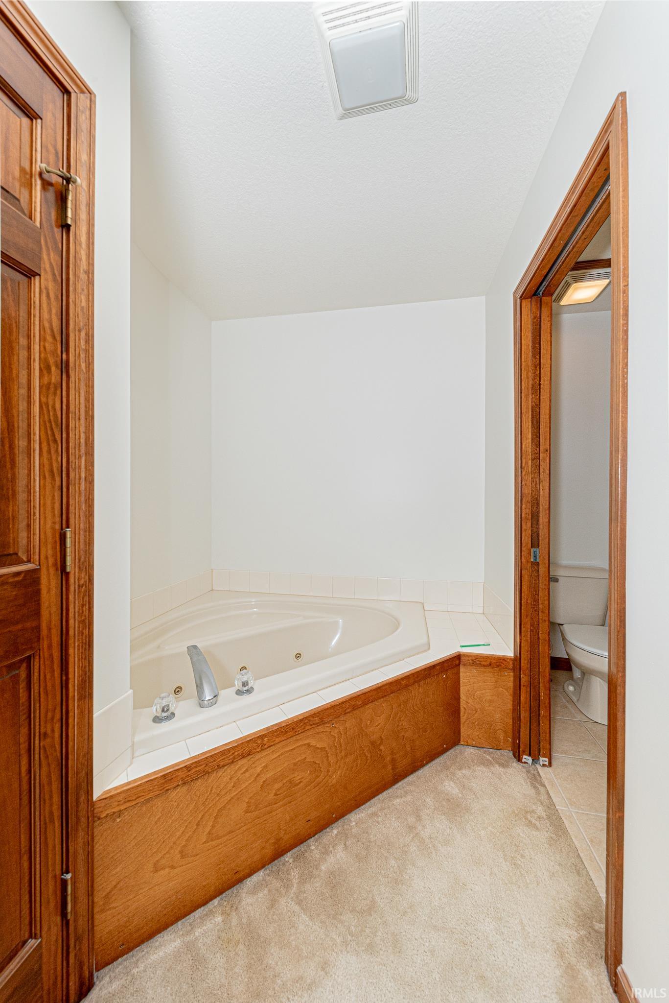 1728 E Inverness Circle