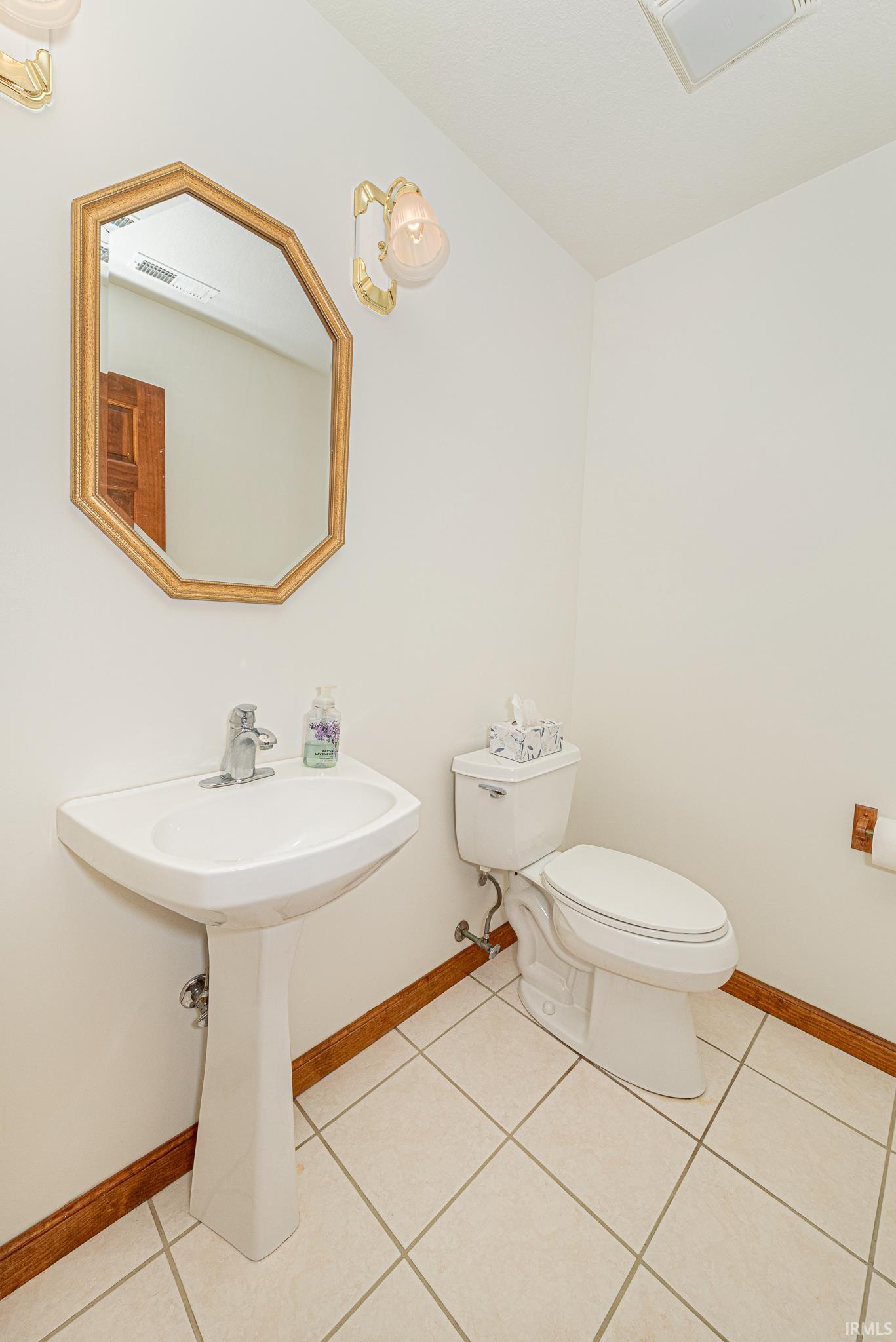1728 E Inverness Circle