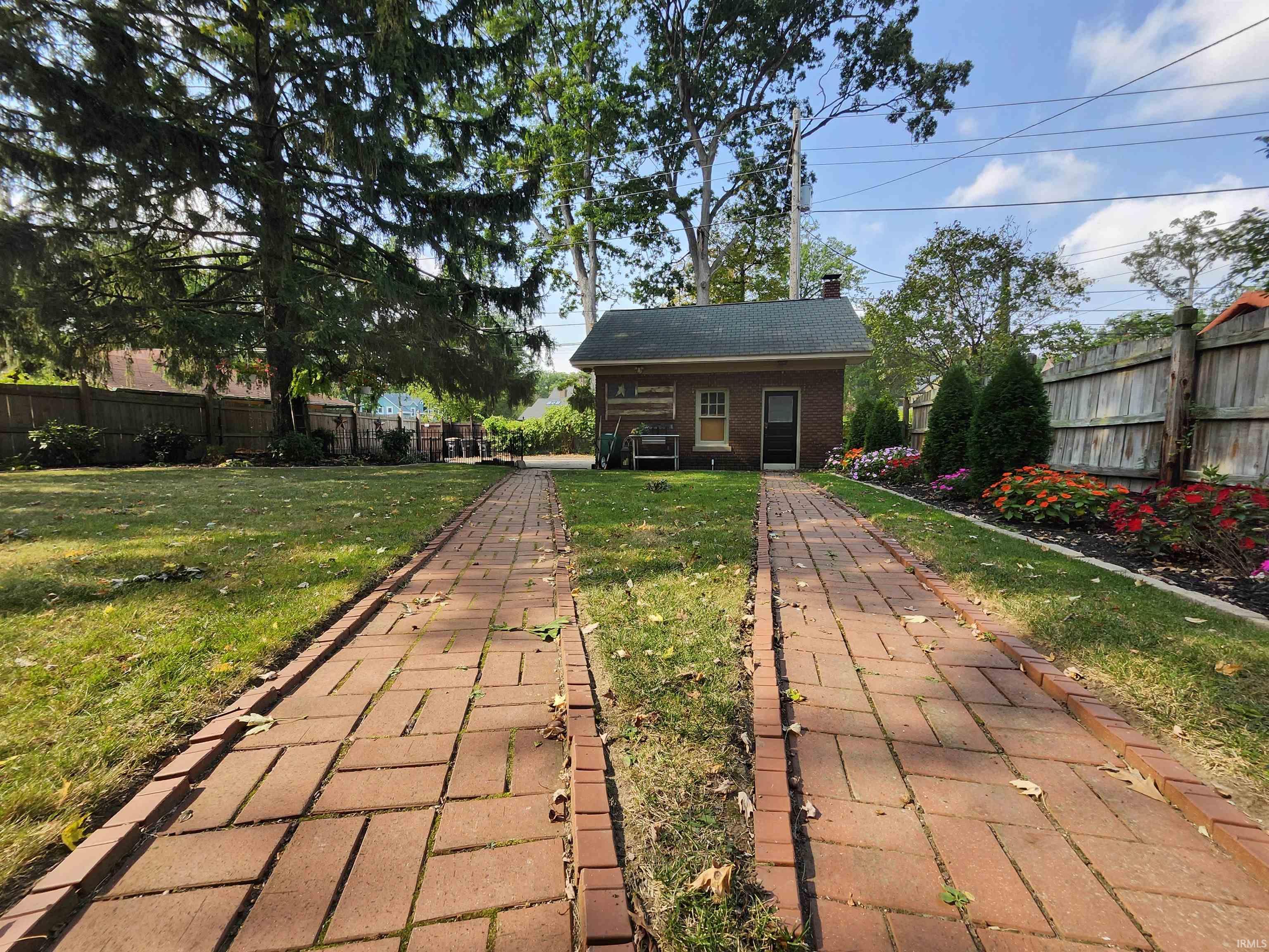 2111 N Anthony Boulevard