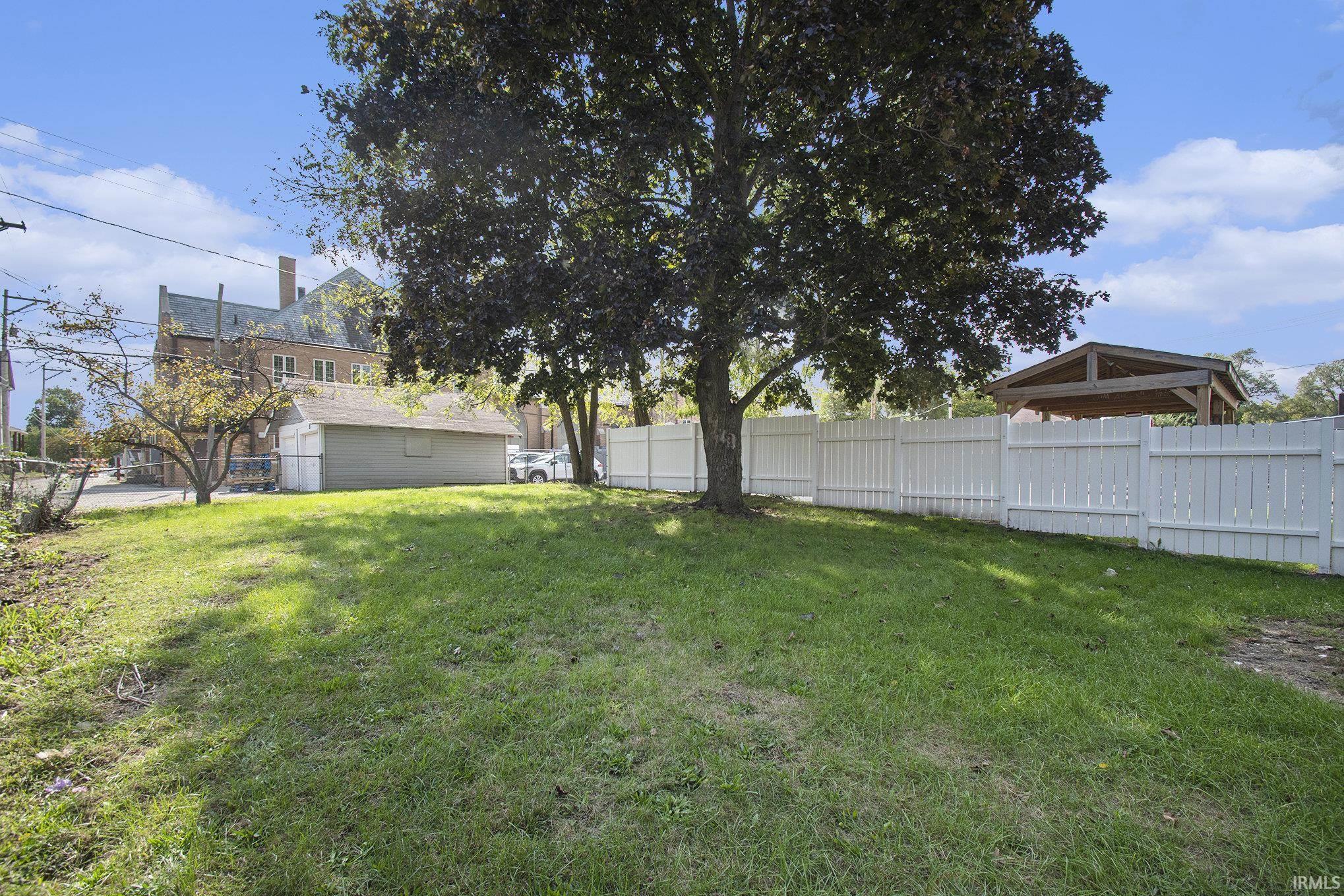 Photo 18 of 419 W High Street