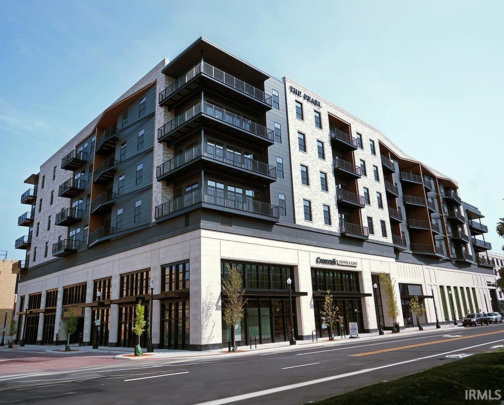 Exterior photo which features the 3 bedroom 3 bath units on the SW corner with corner balcony.