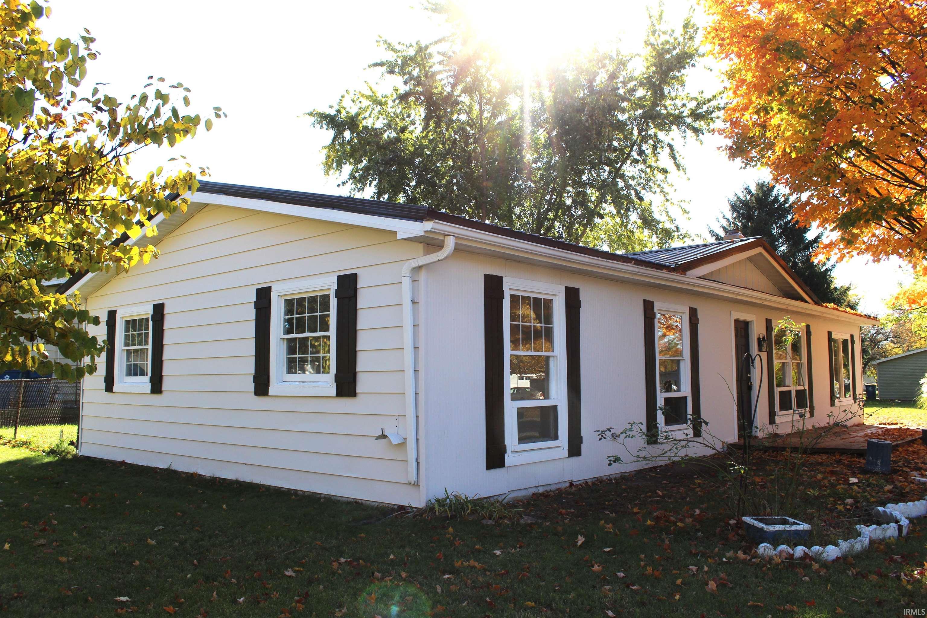Photo 3 of 308 Clyde Ave