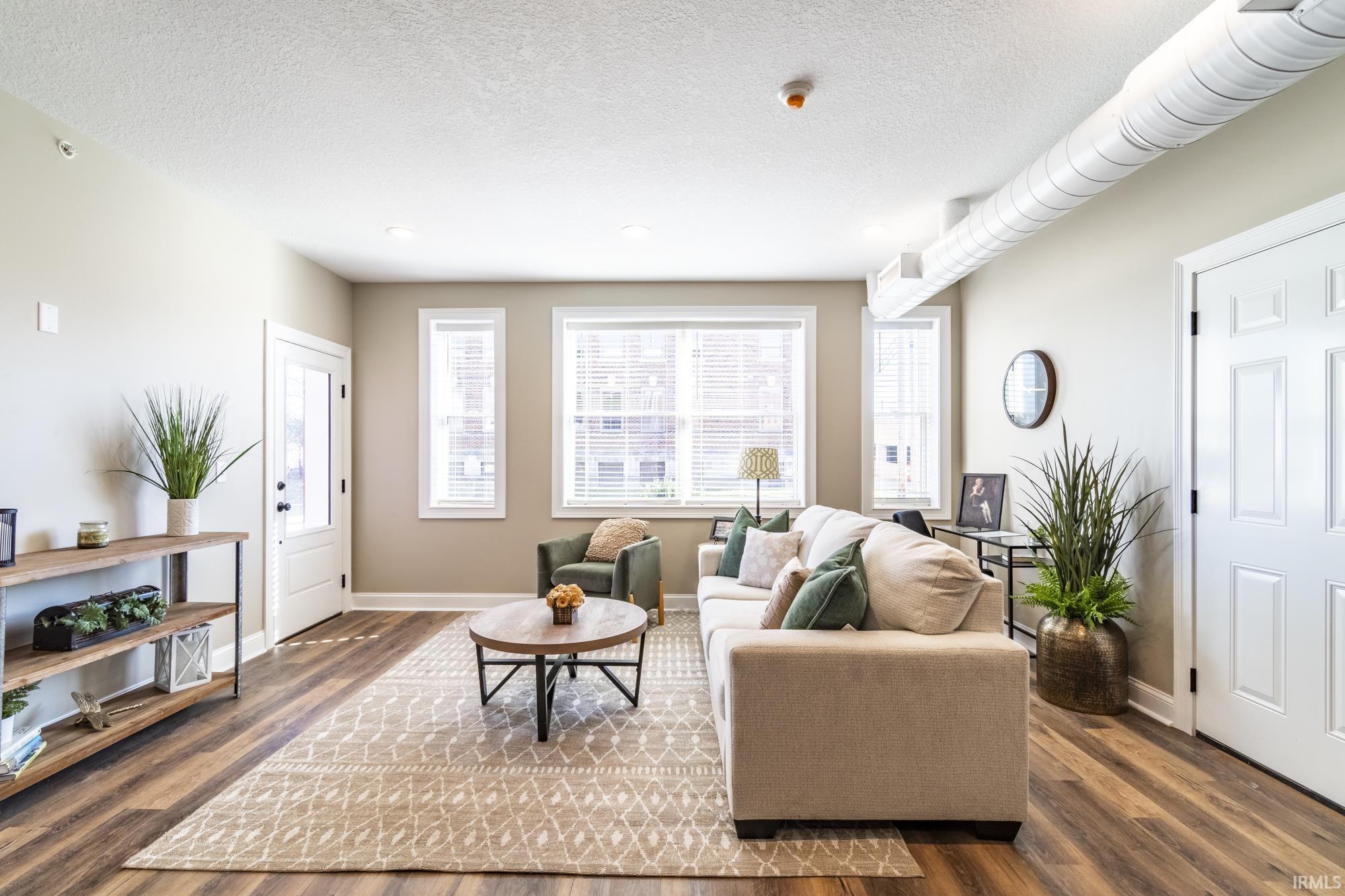 Photo 6 of 801 W Berry Street
