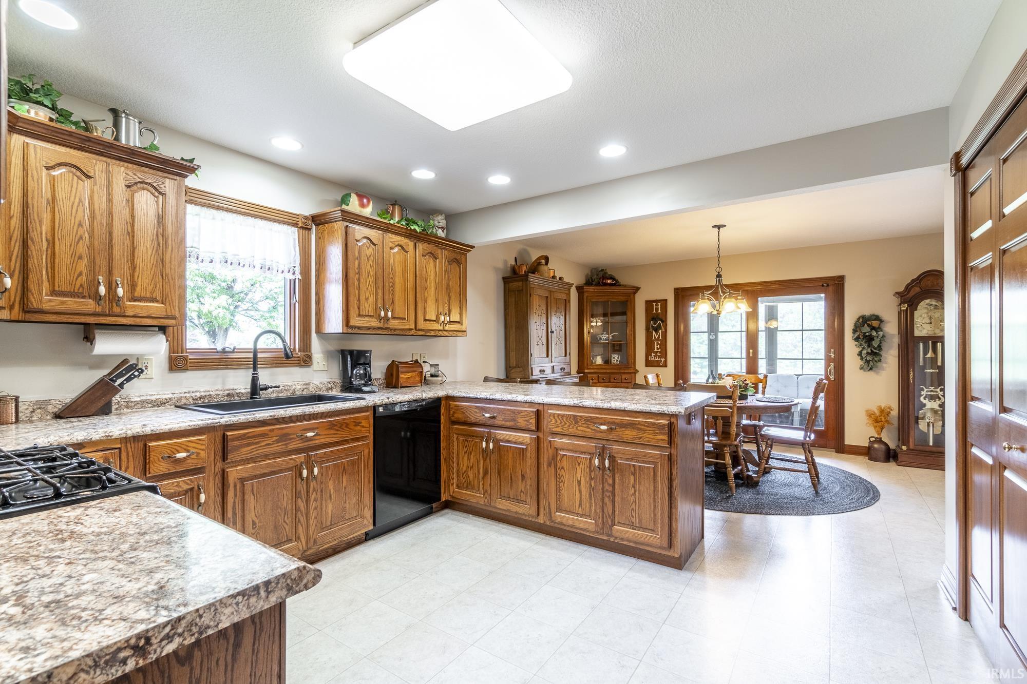 Photo 11 of 694 W Vine Street