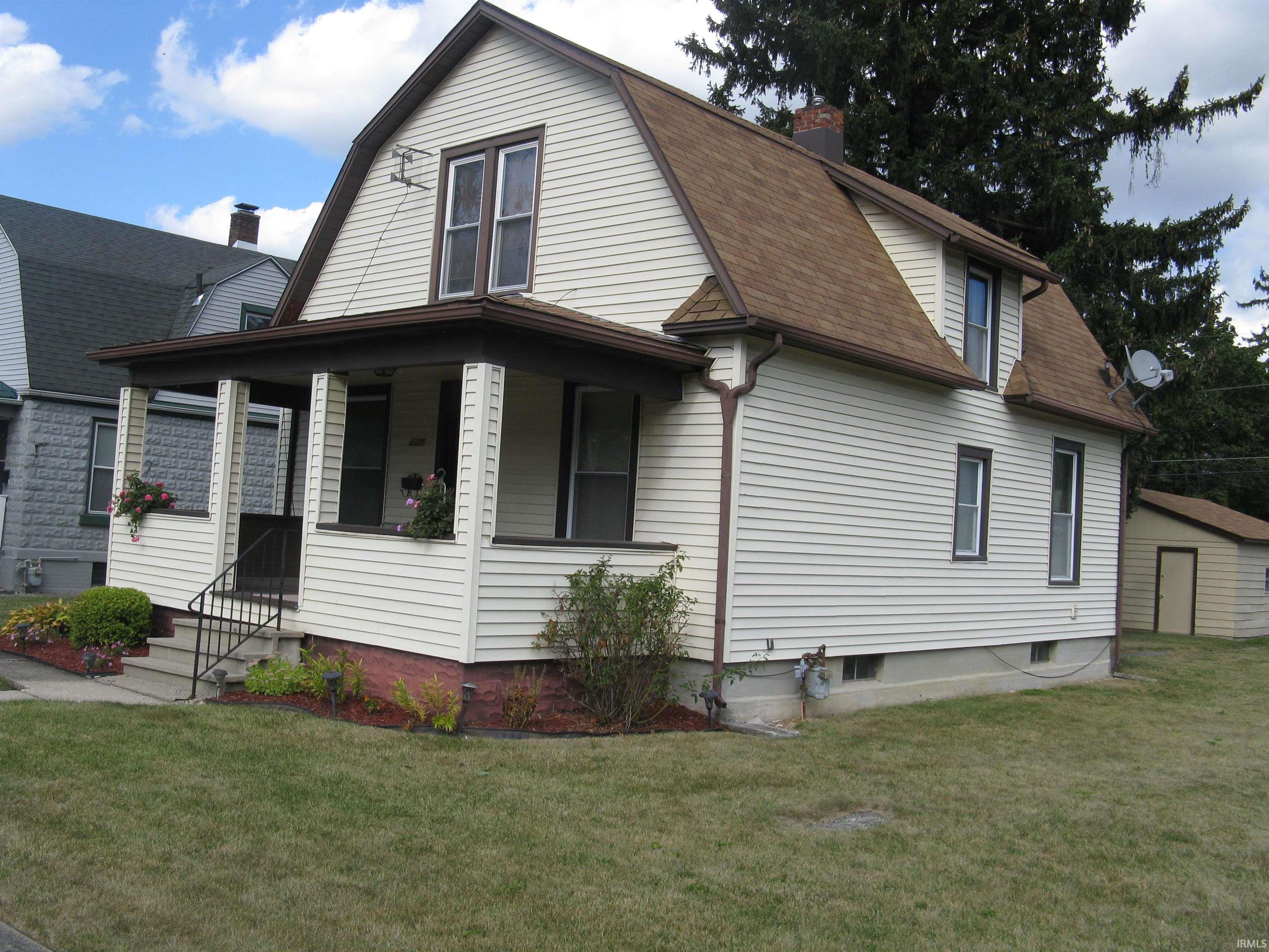 Photo 2 of 3025 Holton Avenue