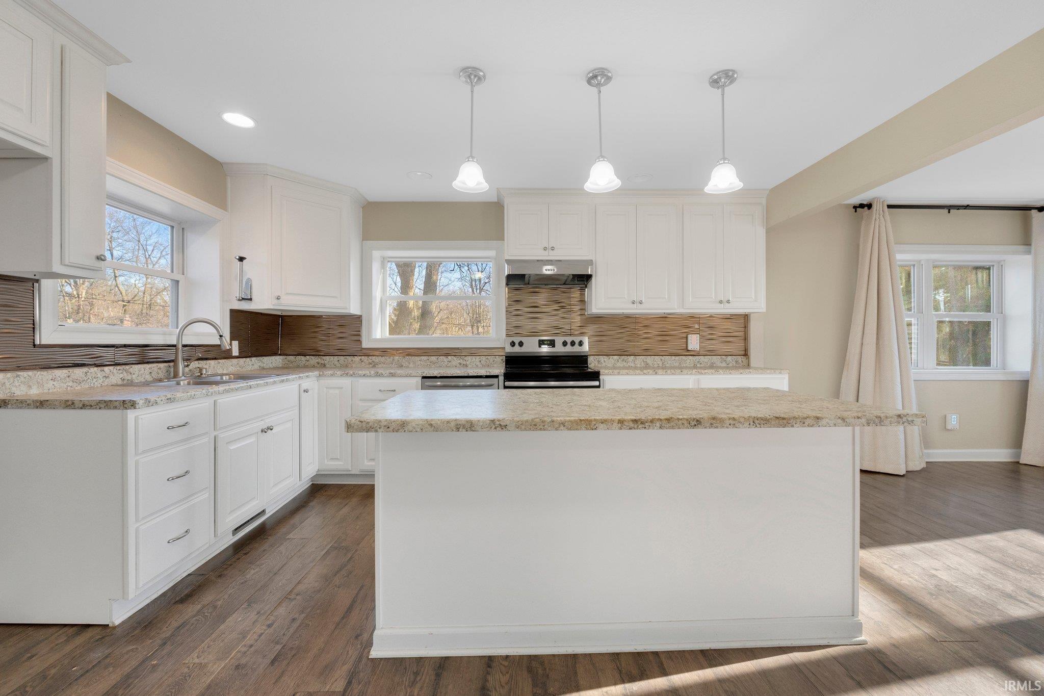 Photo 12 of 6719 Edgebrook Drive