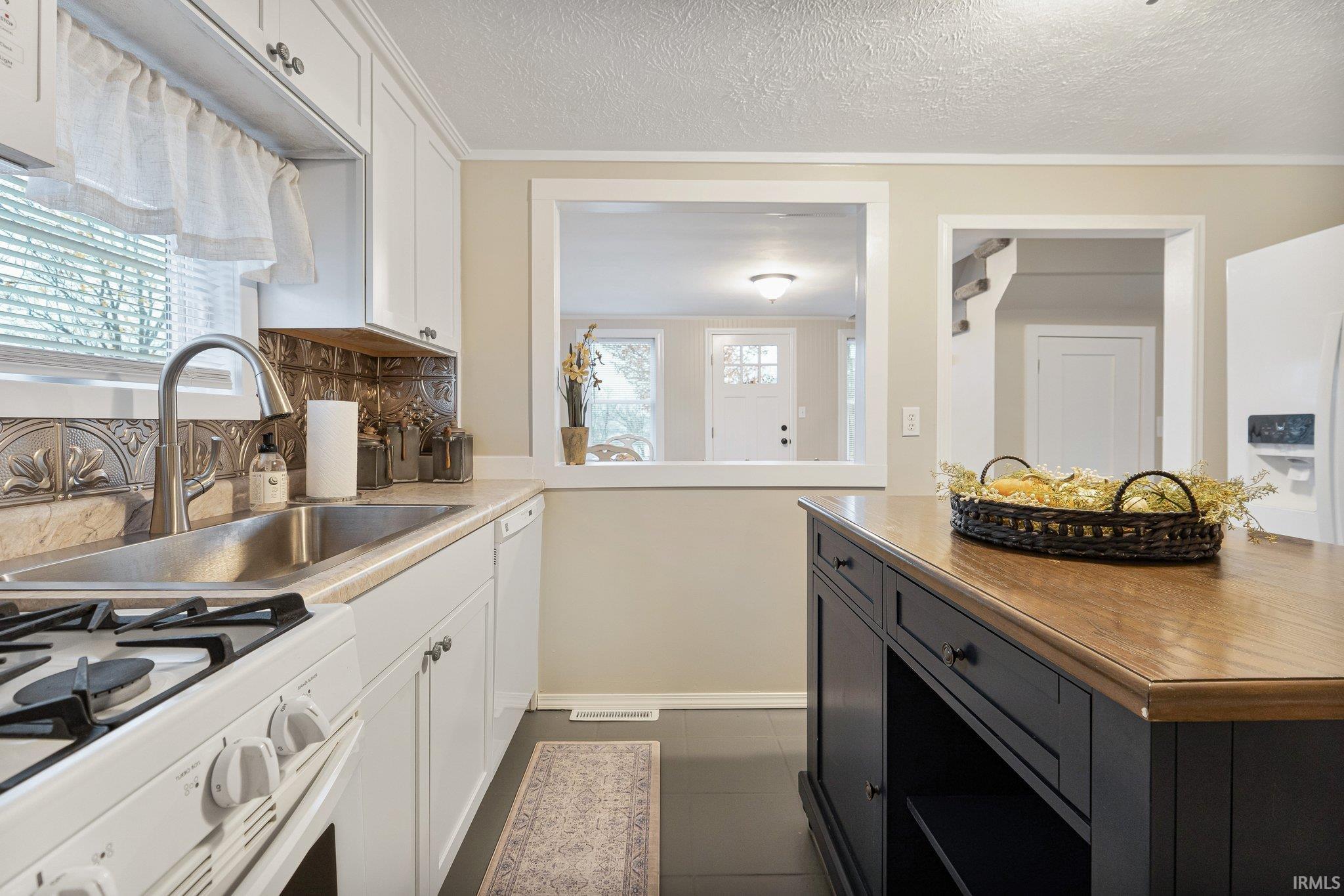 Photo 11 of 2561 E Beech Avenue