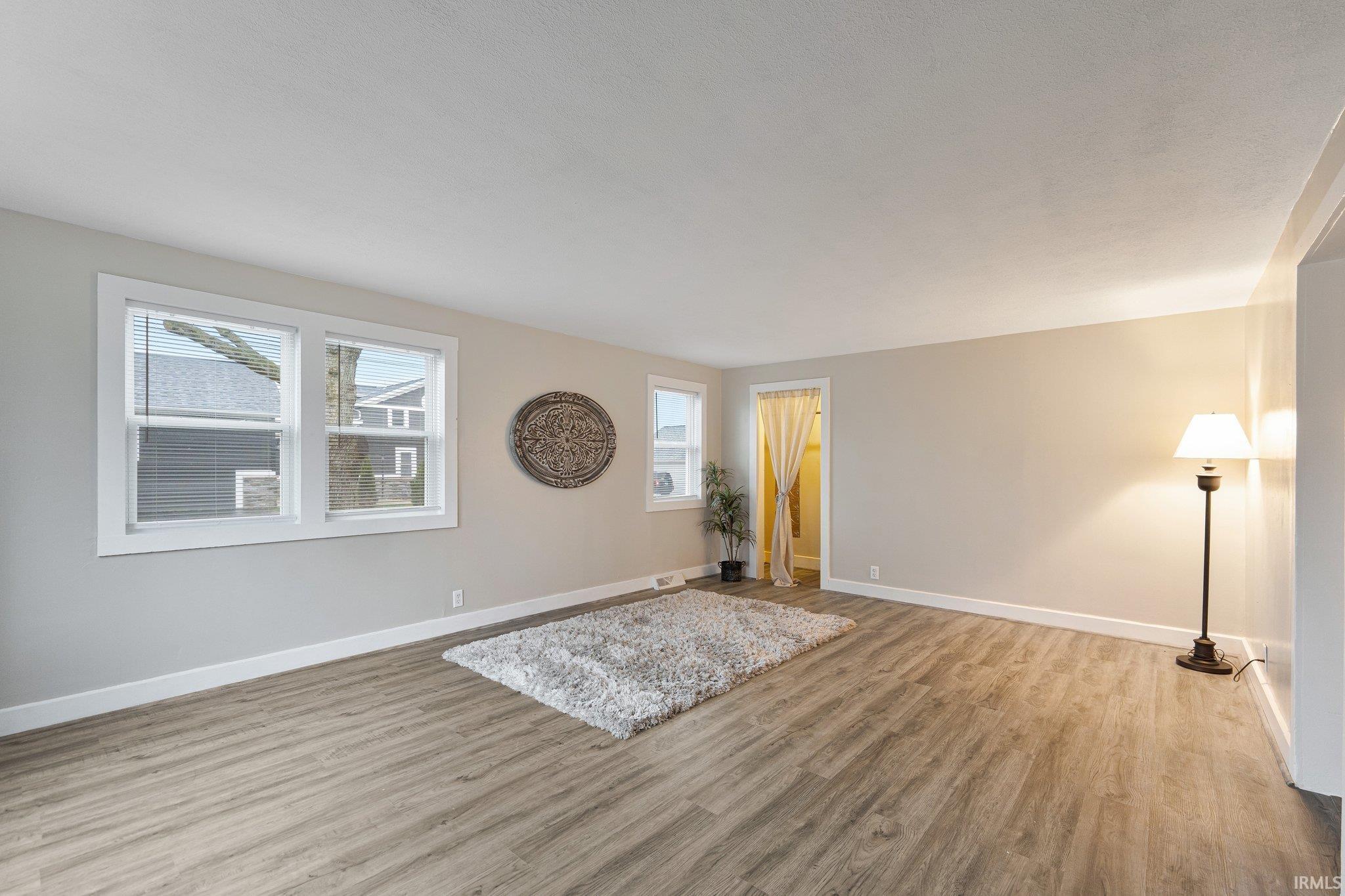 Photo 3 of 2561 E Beech Avenue