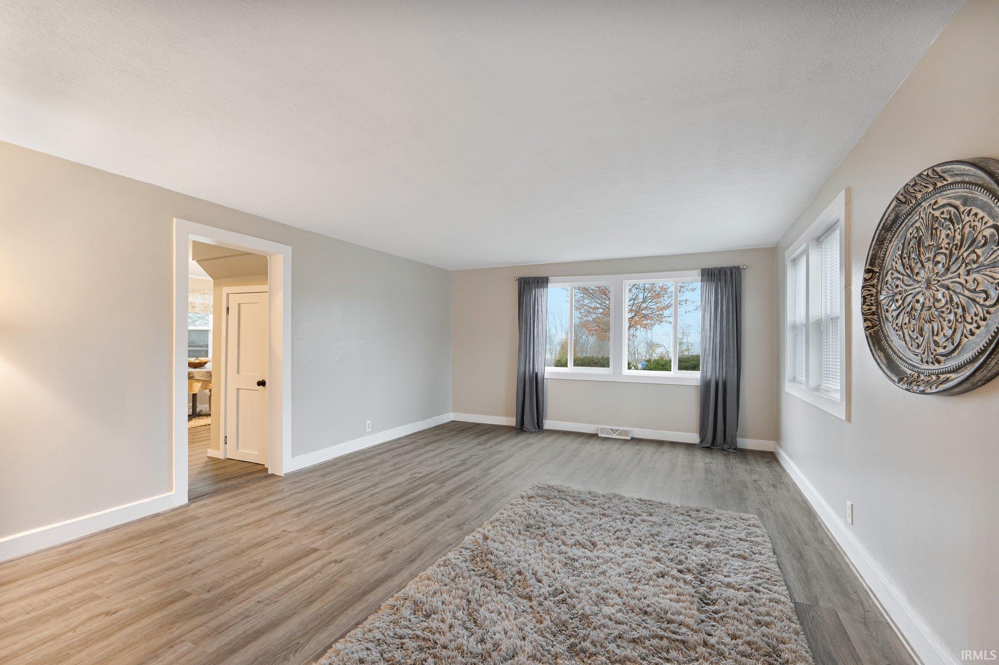 Photo 5 of 2561 E Beech Avenue