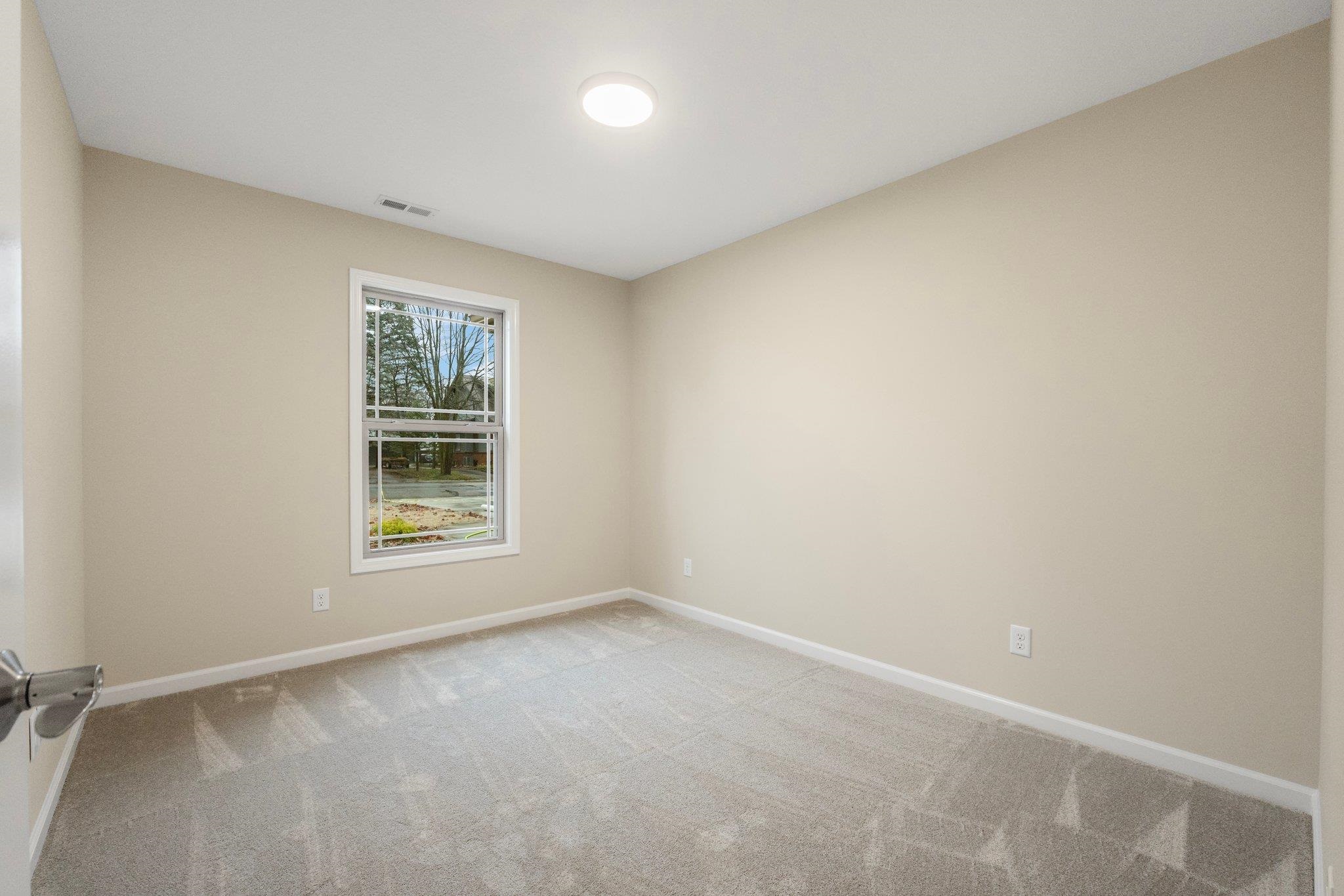 Photo 6 of 305 E Toledo Street