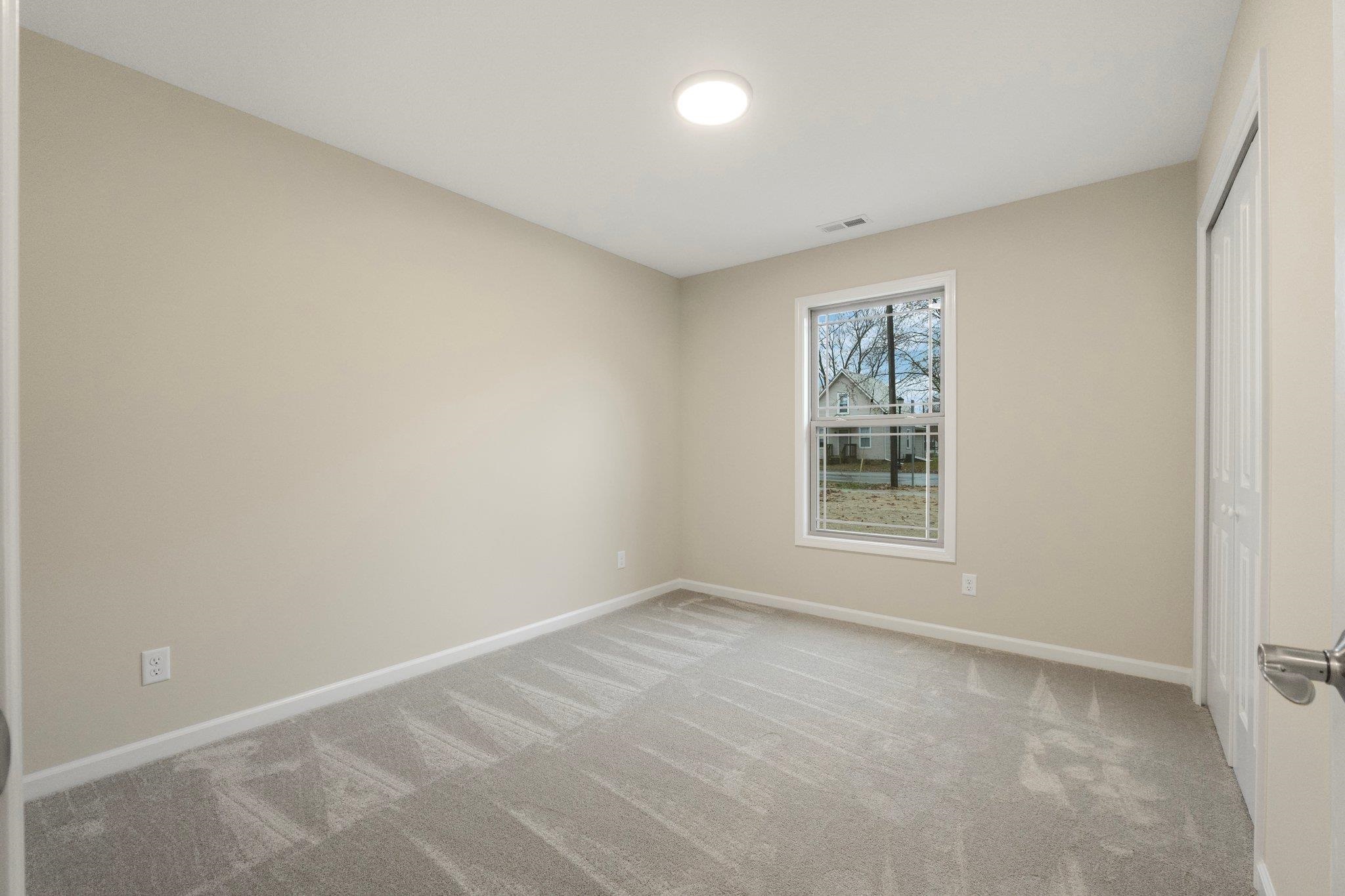 Photo 9 of 305 E Toledo Street