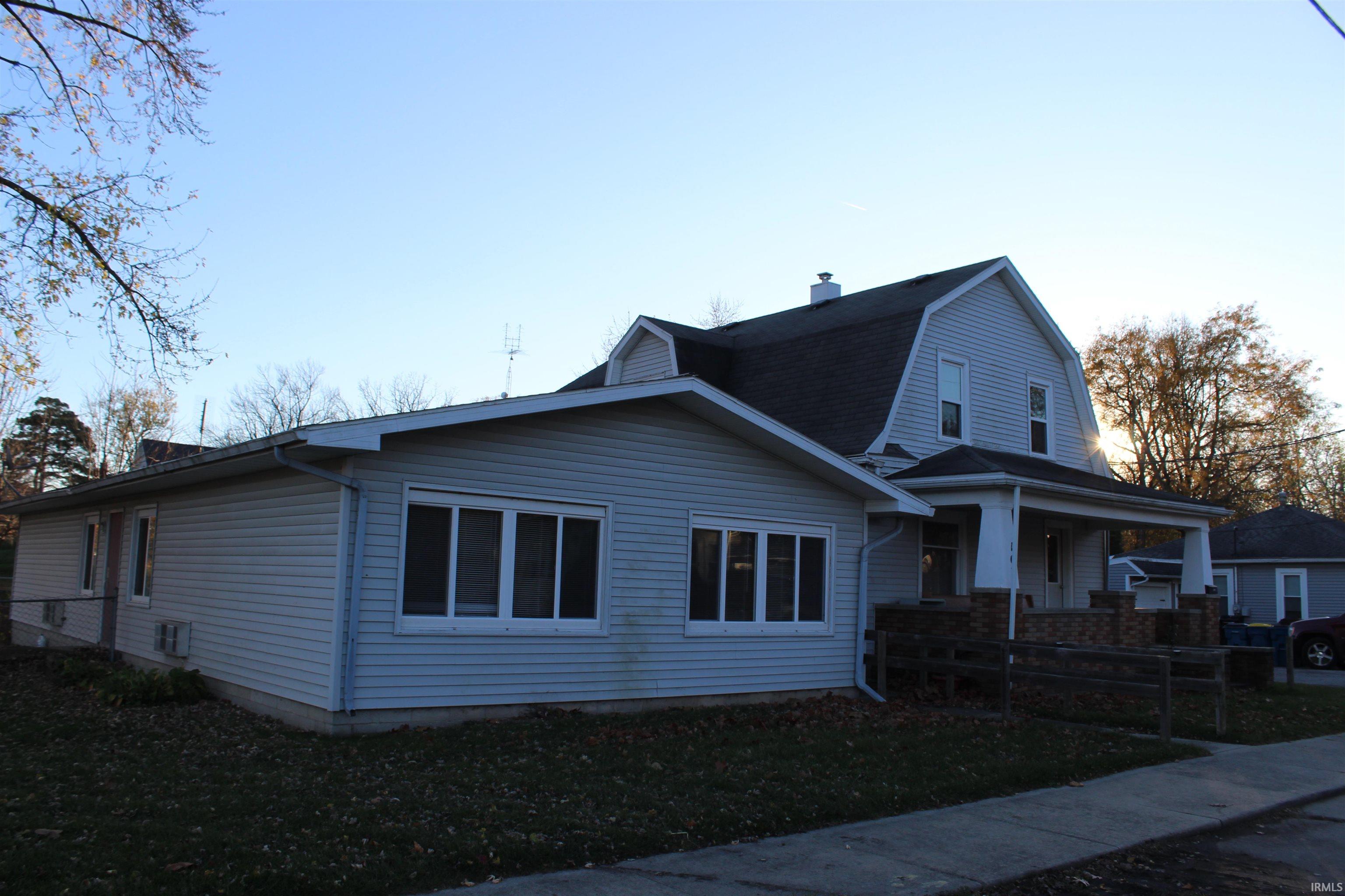 Photo 2 of 107 W Felicity St