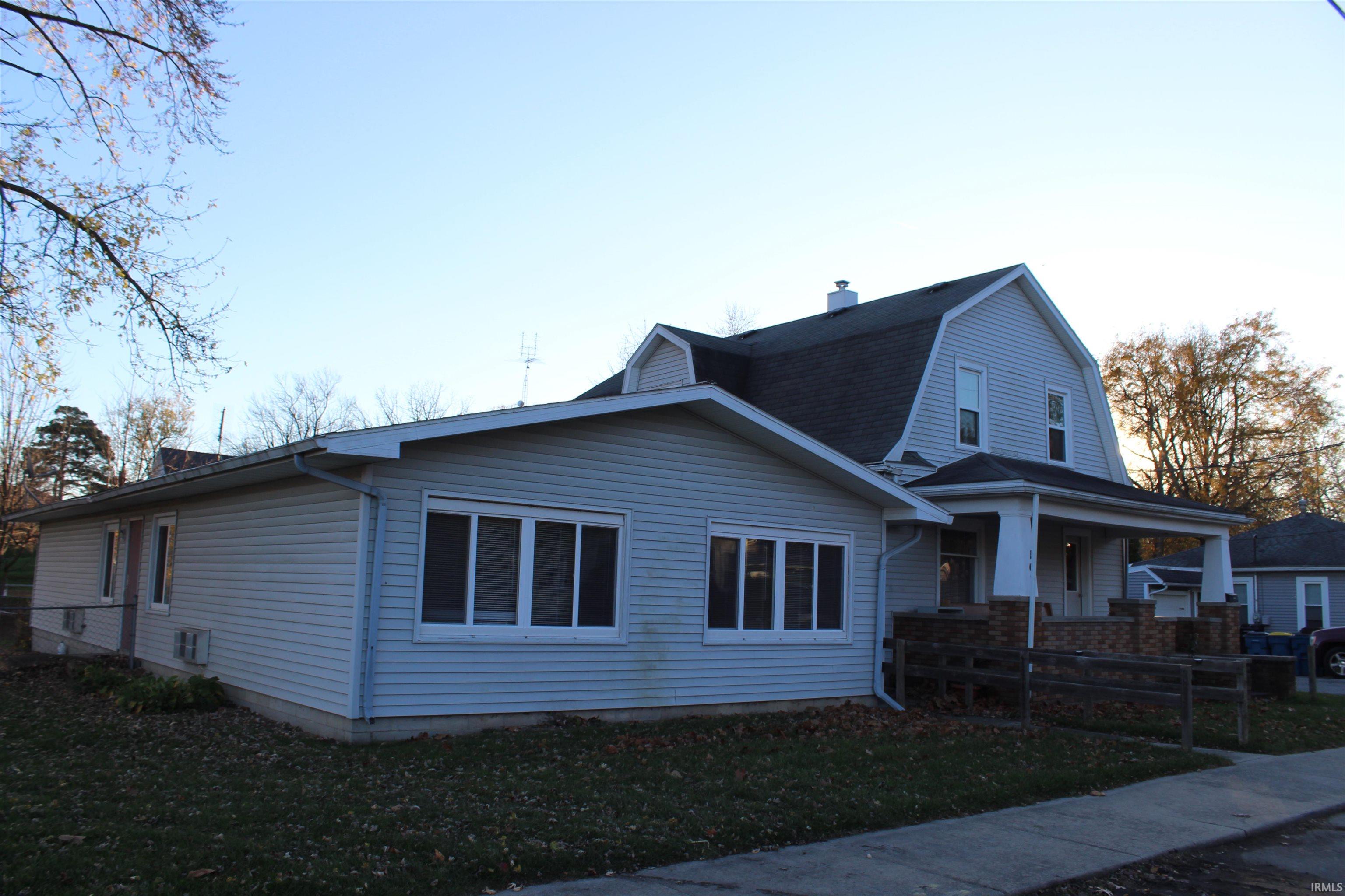 Photo 3 of 107 W Felicity St