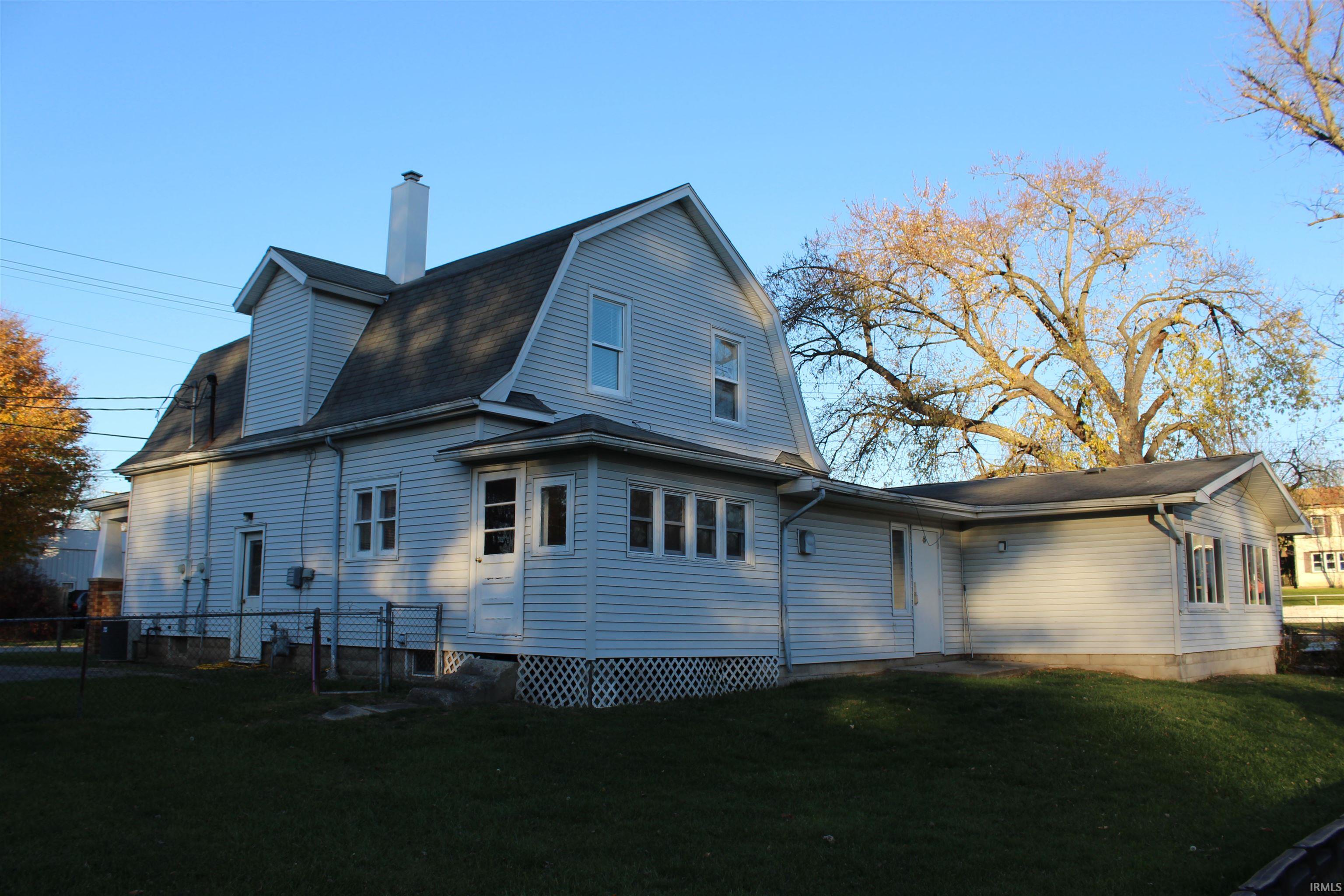 Photo 5 of 107 W Felicity St
