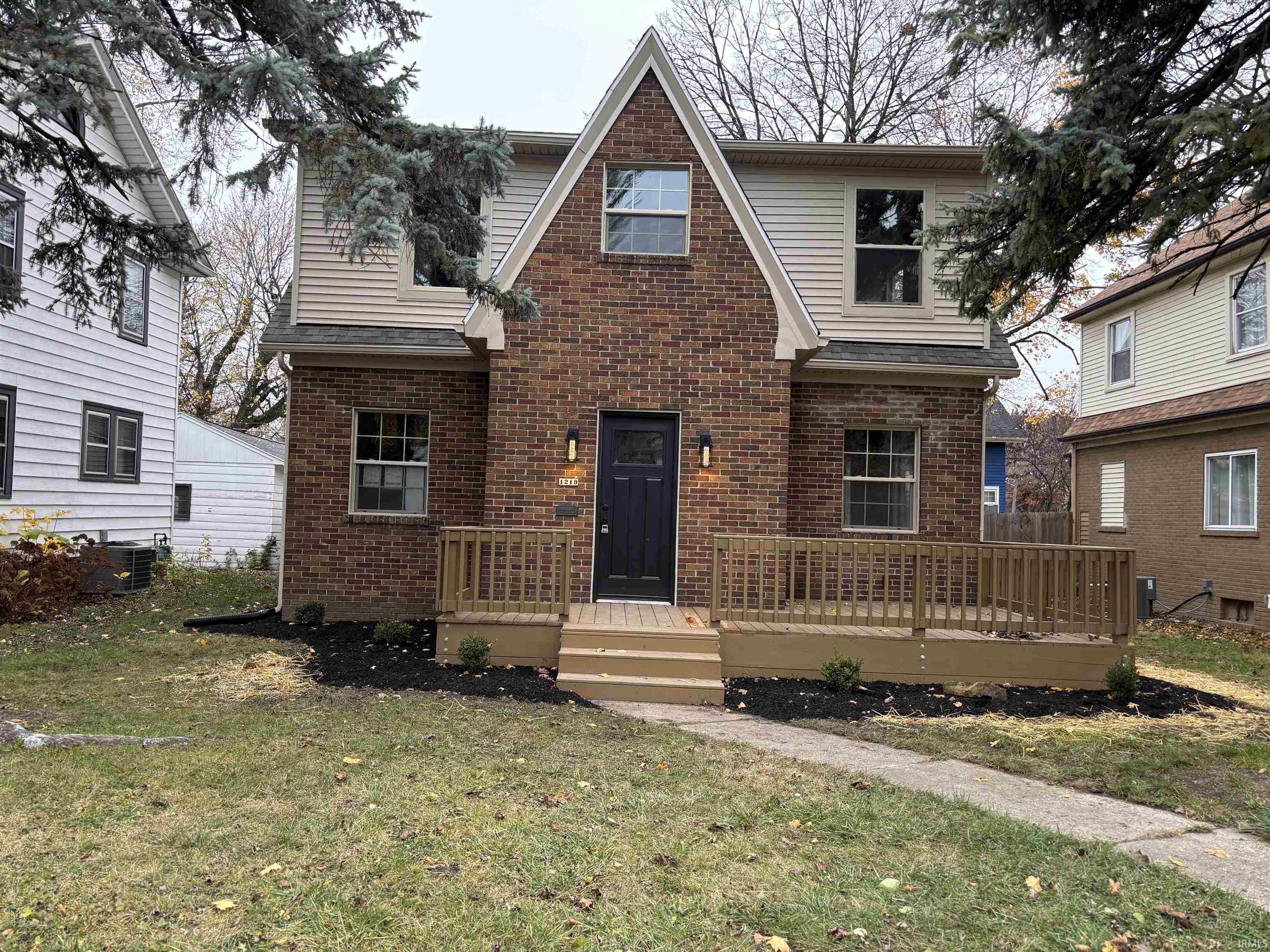 Photo 1 of 1219 N Anthony Boulevard