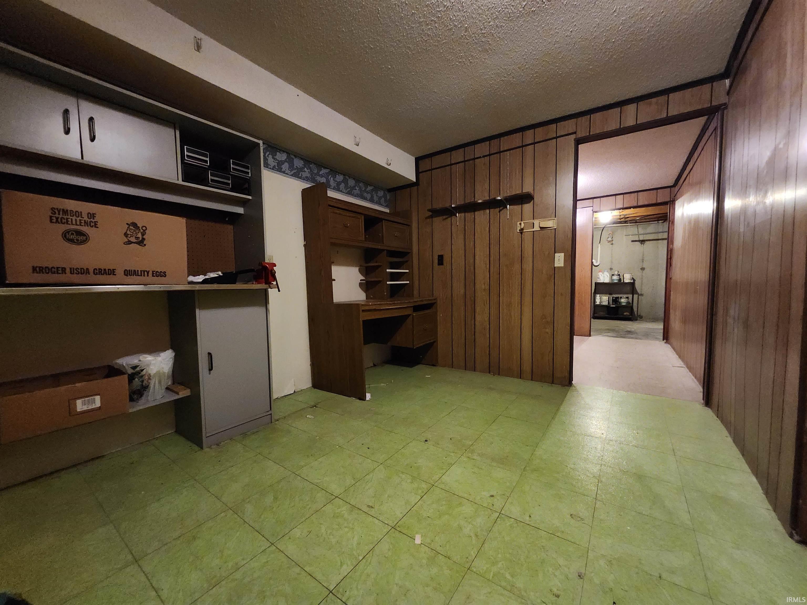801 S Valley View Drive