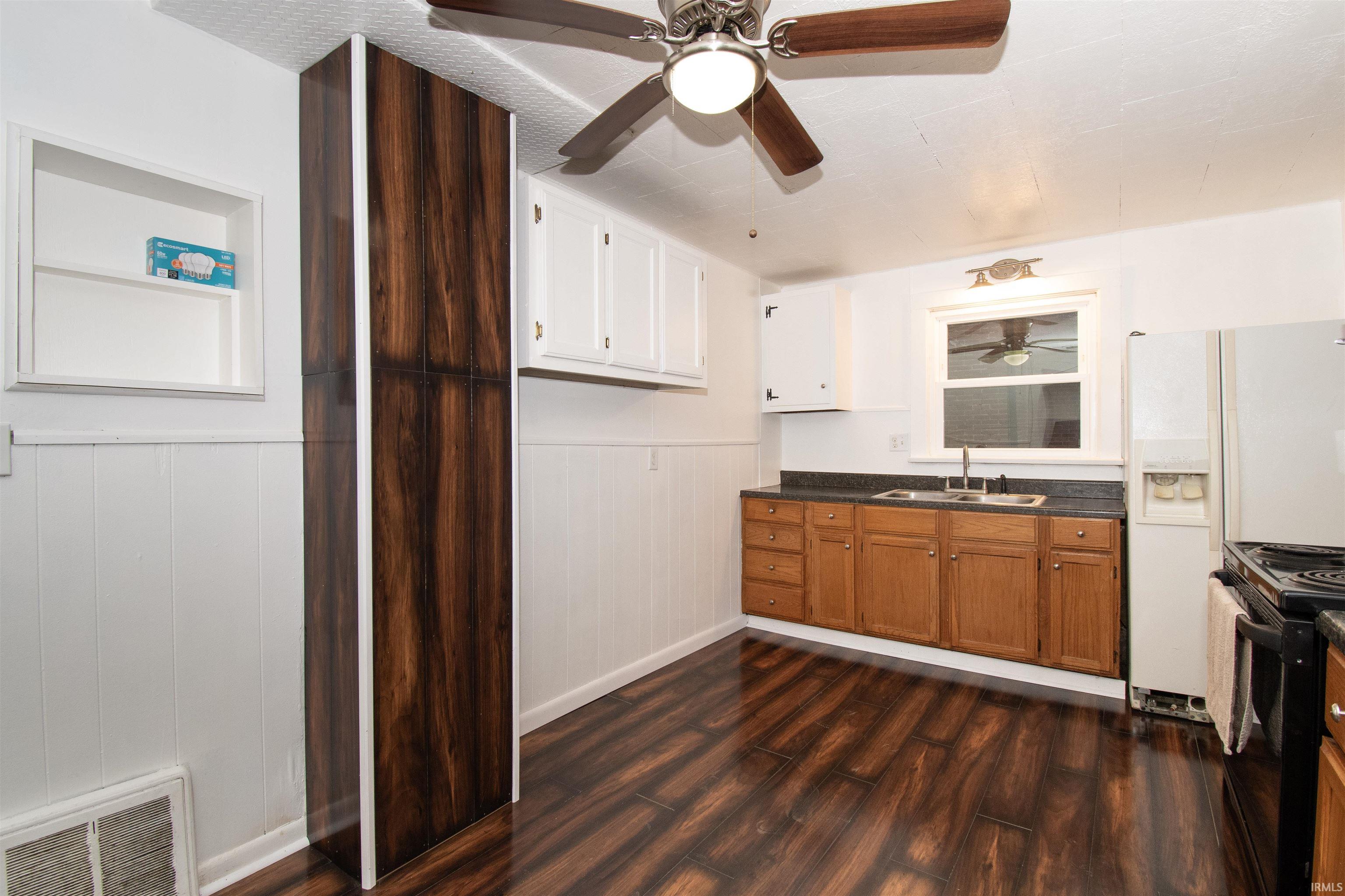 Photo 10 of 405 S Hamsher Street