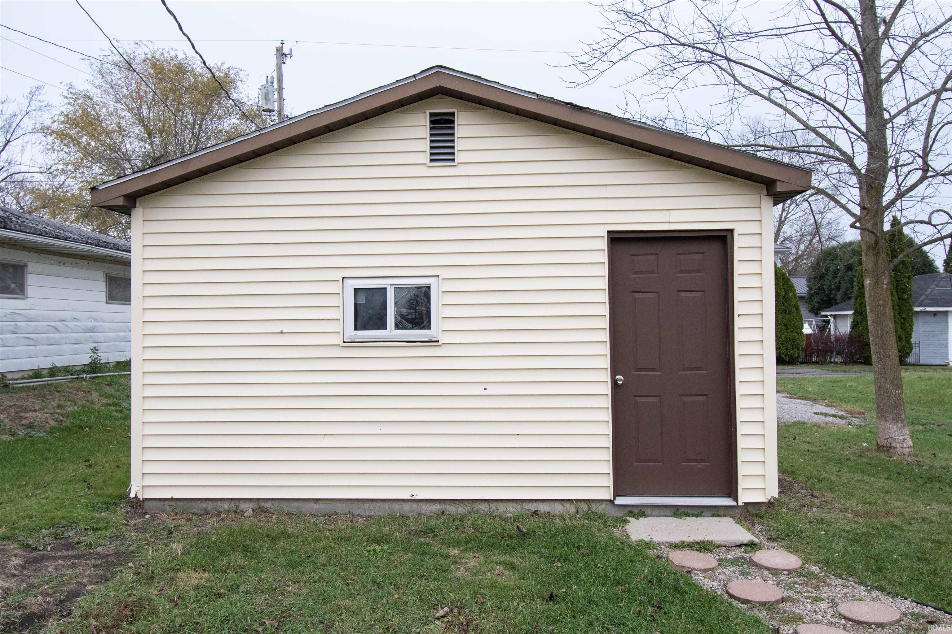 Photo 5 of 405 S Hamsher Street
