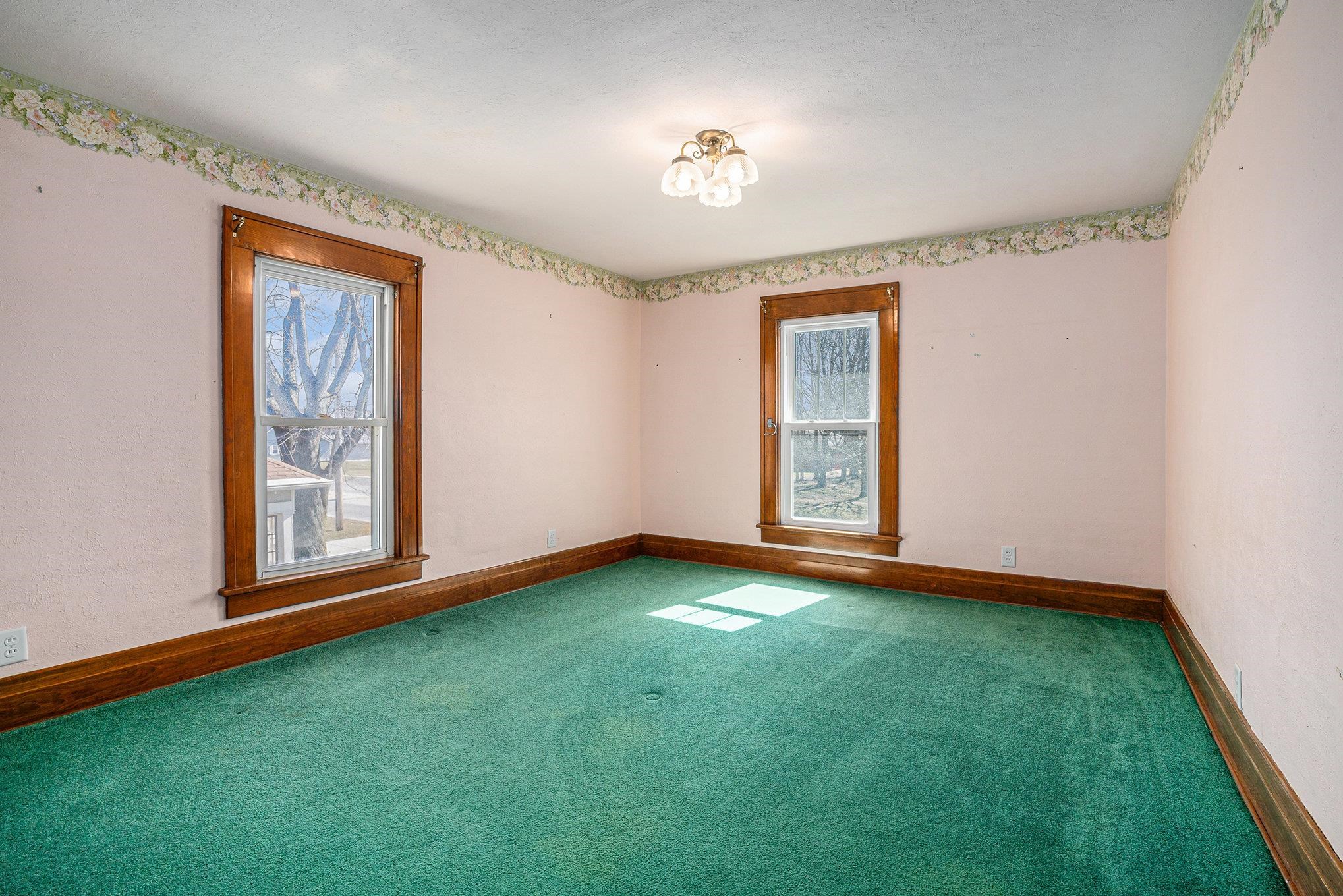Photo 14 of 604 W Vistula Street