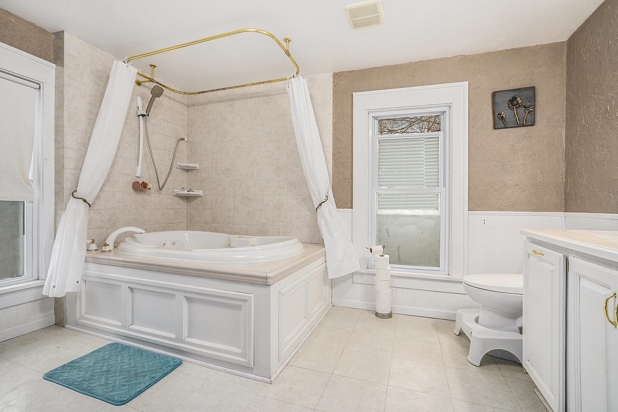 Photo 17 of 604 W Vistula Street