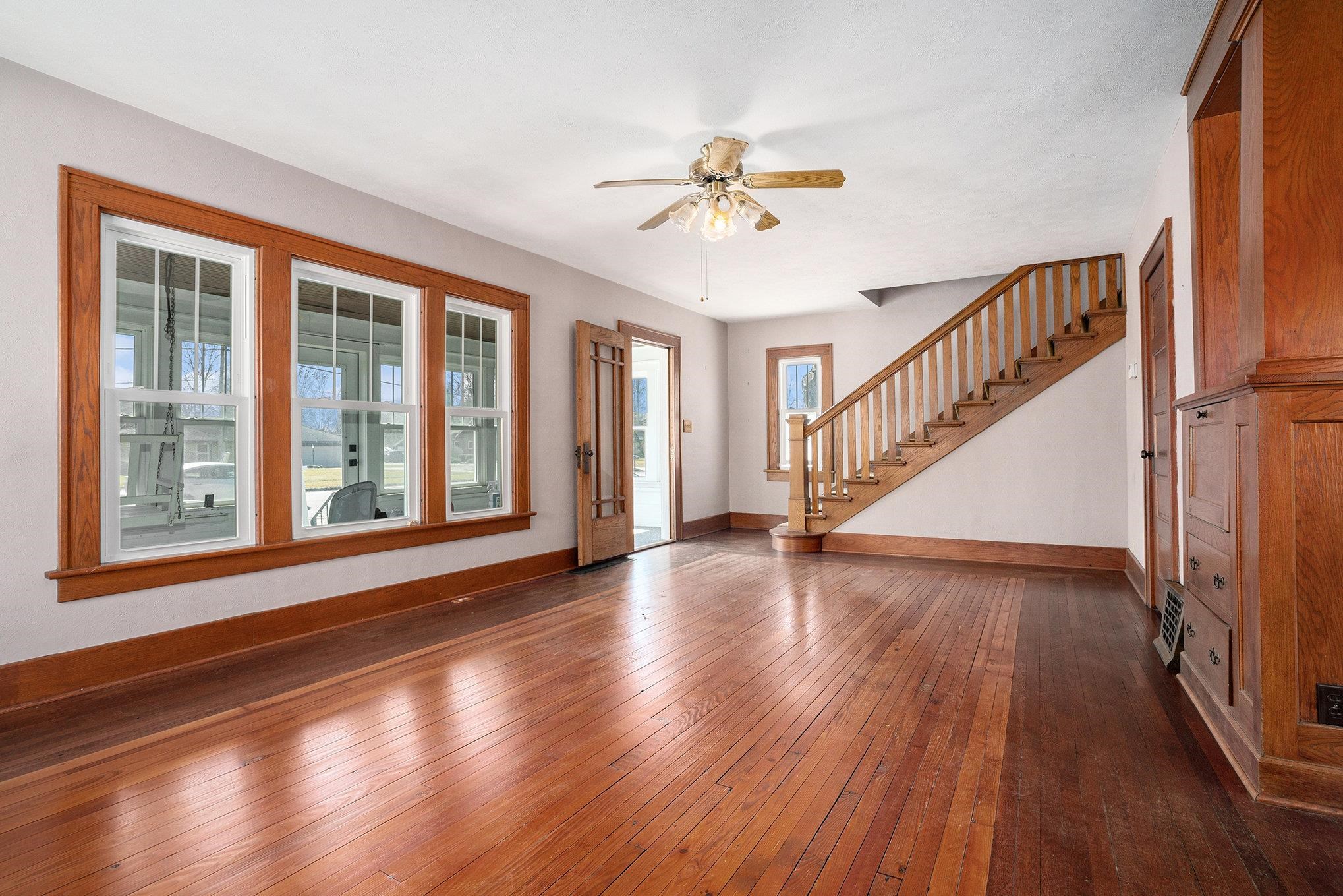 Photo 5 of 604 W Vistula Street