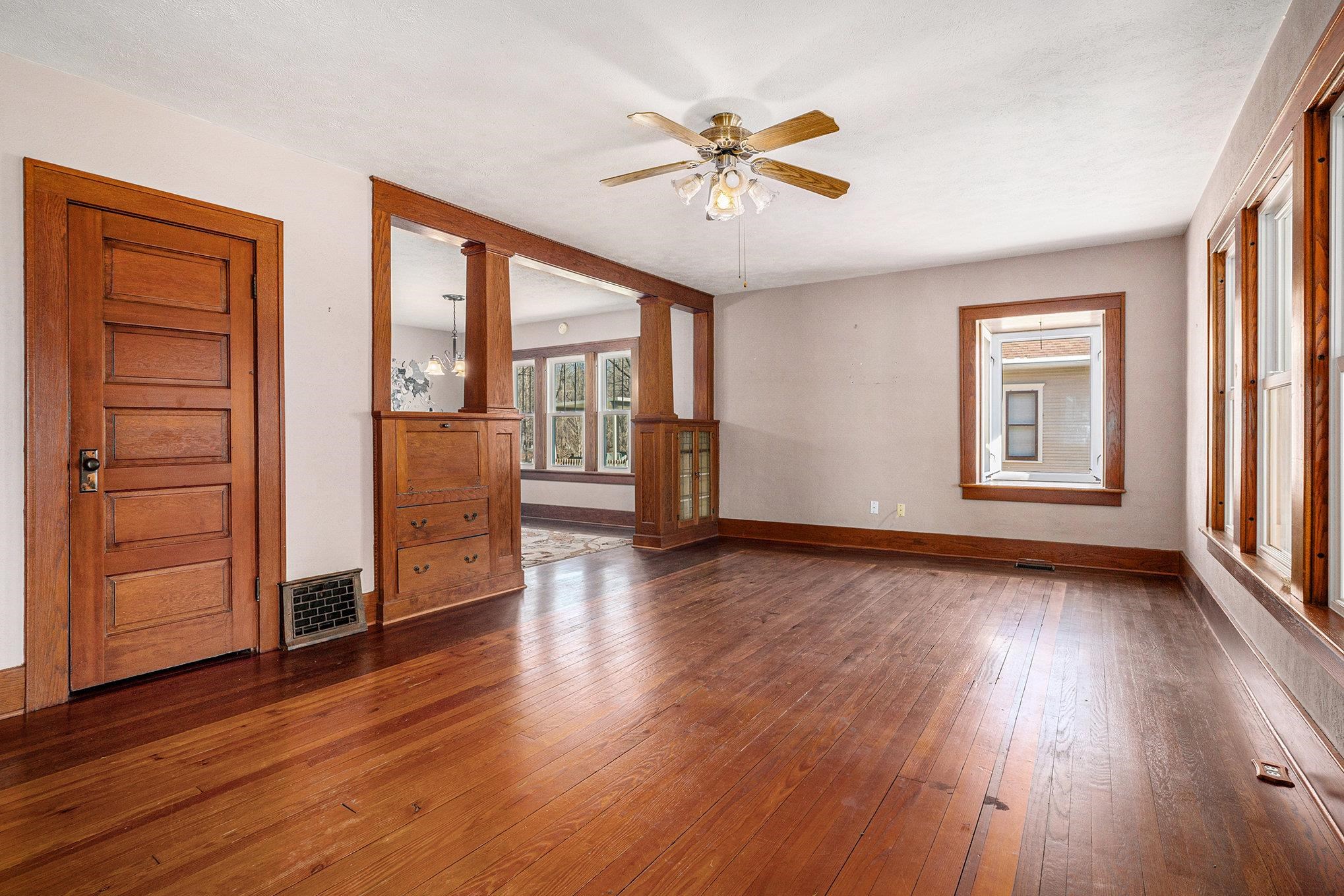 Photo 6 of 604 W Vistula Street