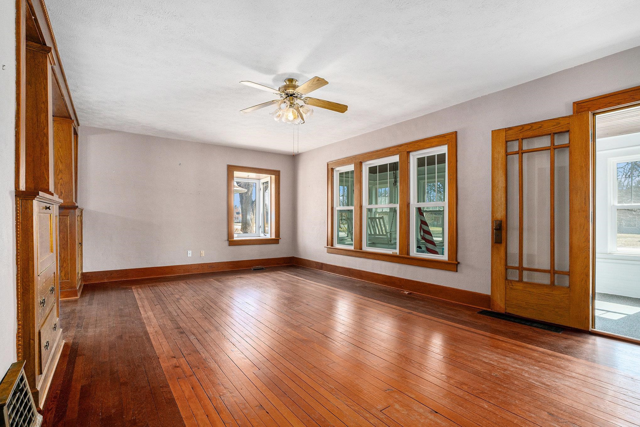 Photo 7 of 604 W Vistula Street