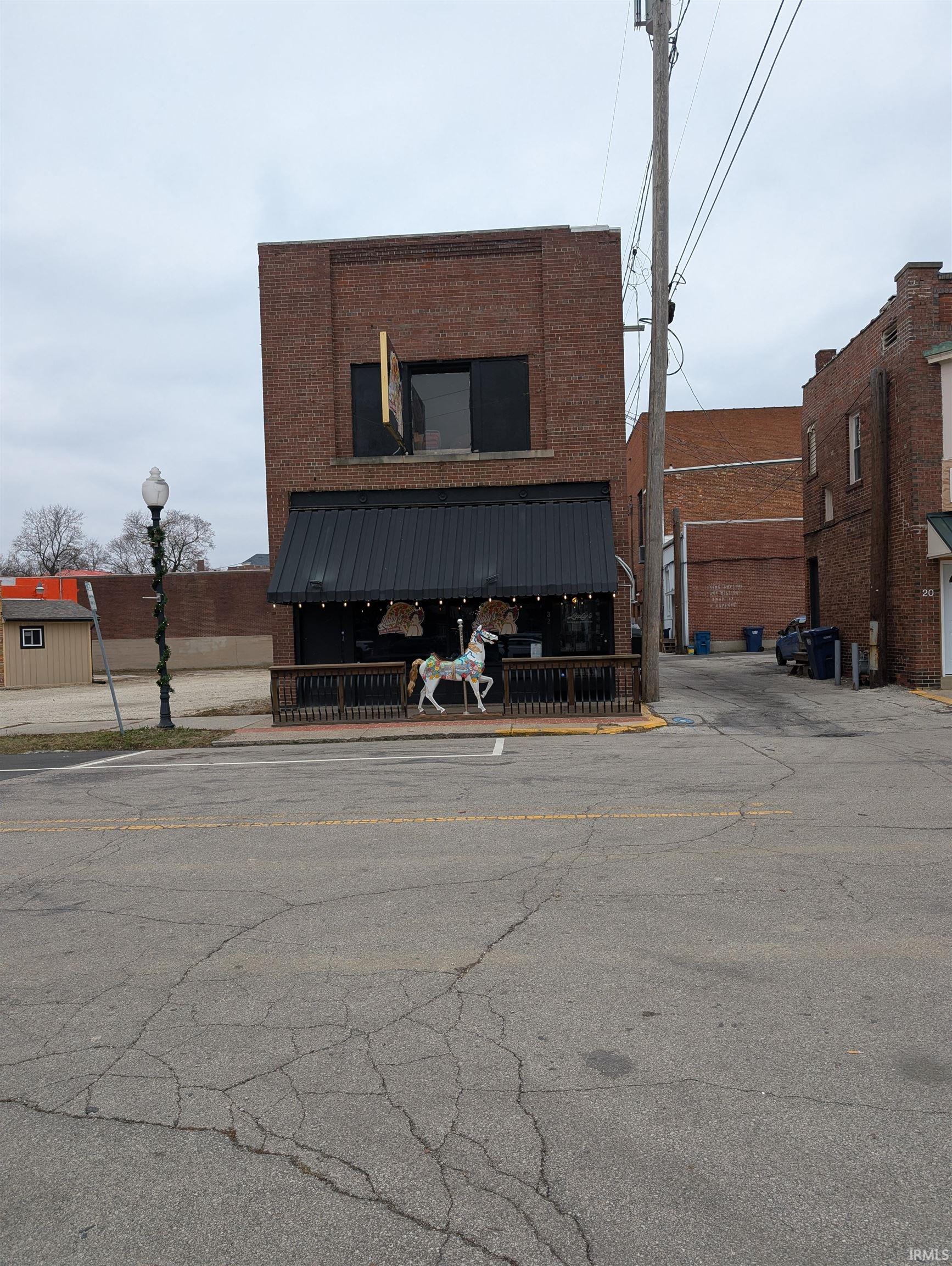 Photo 2 of 32 W Washington Street