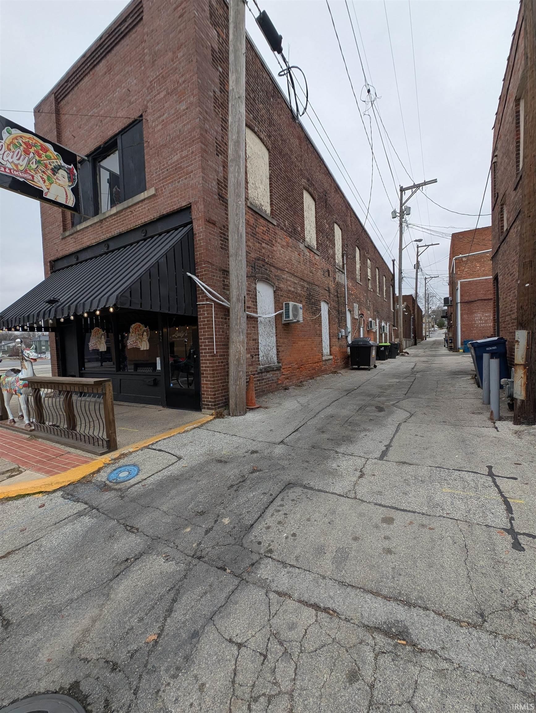 Photo 4 of 32 W Washington Street