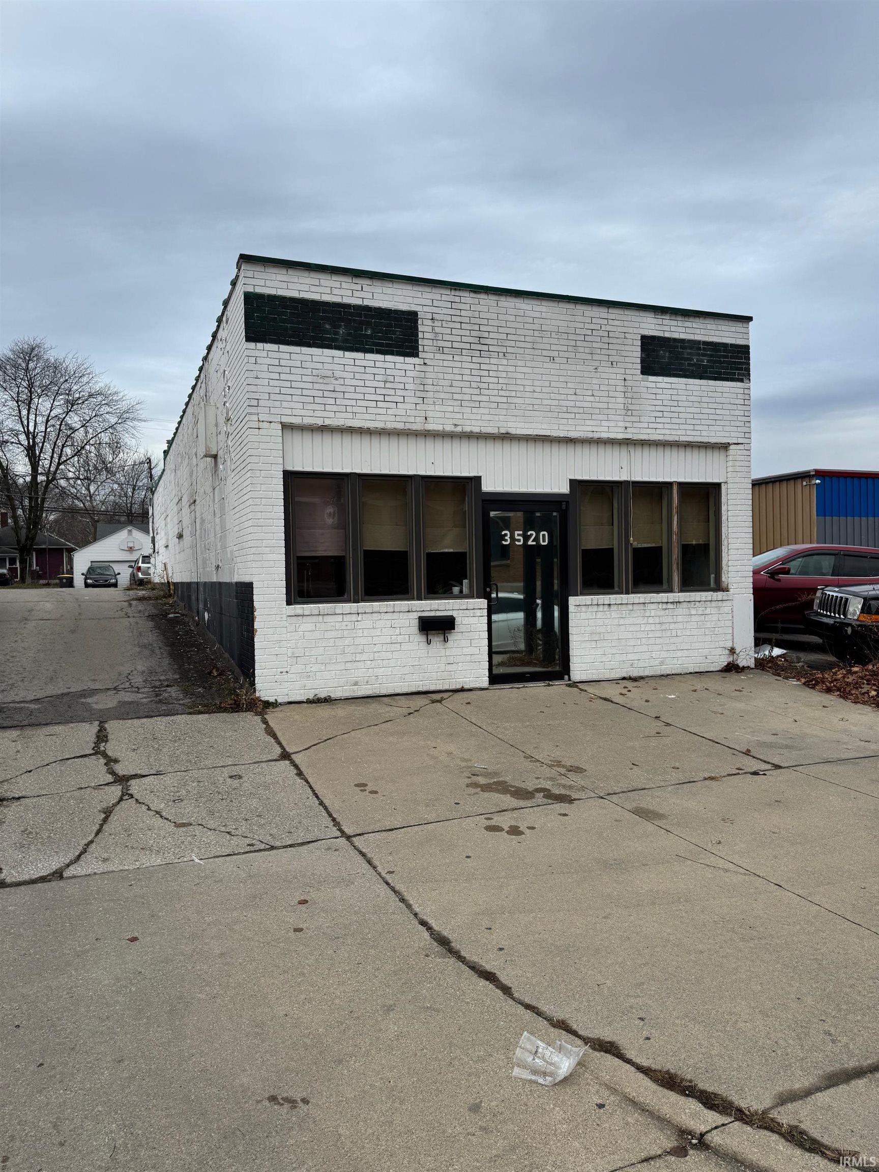 Photo 0 of 3520 S Calhoun Street