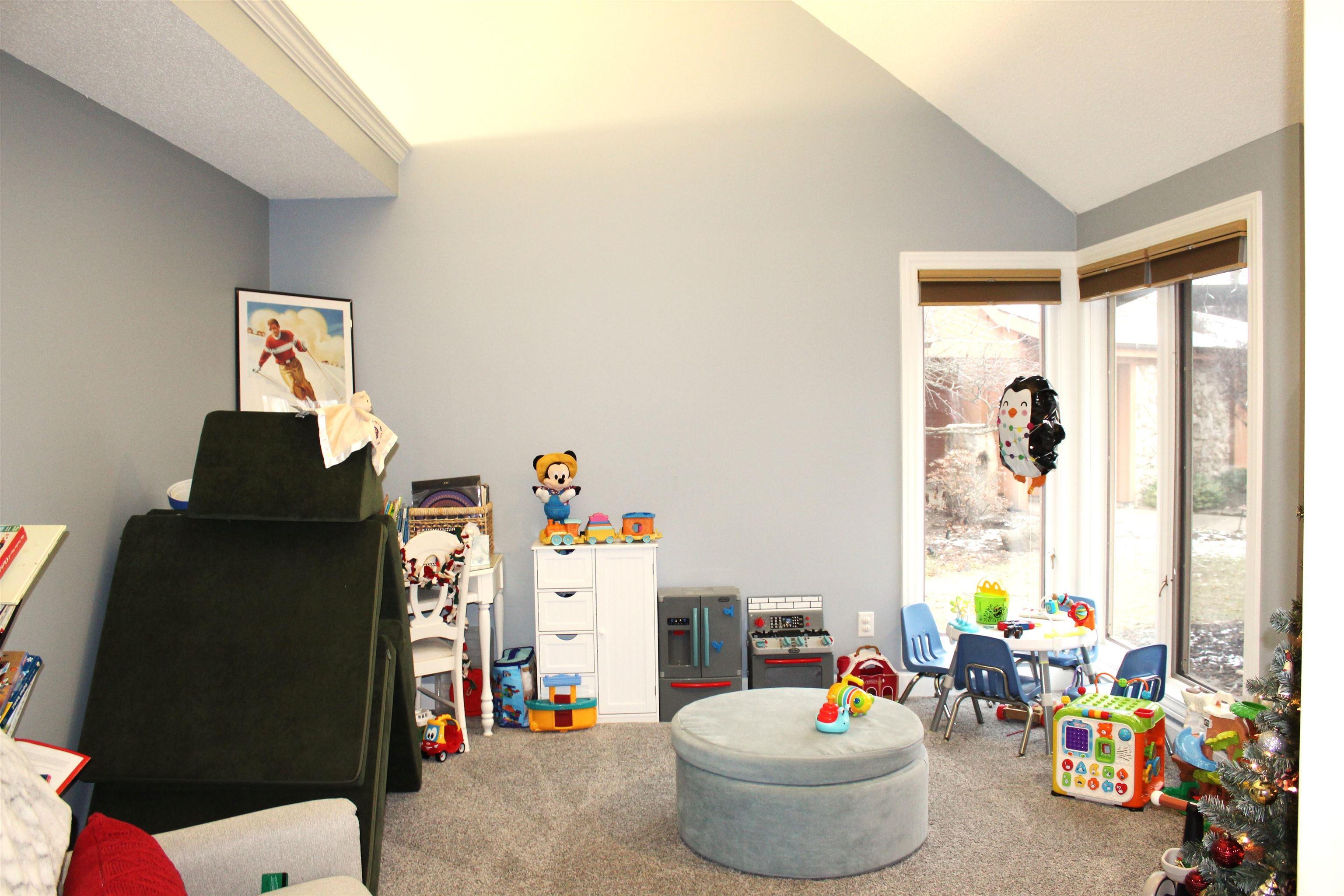 Photo 10 of 9918 Castle Ridge Pl