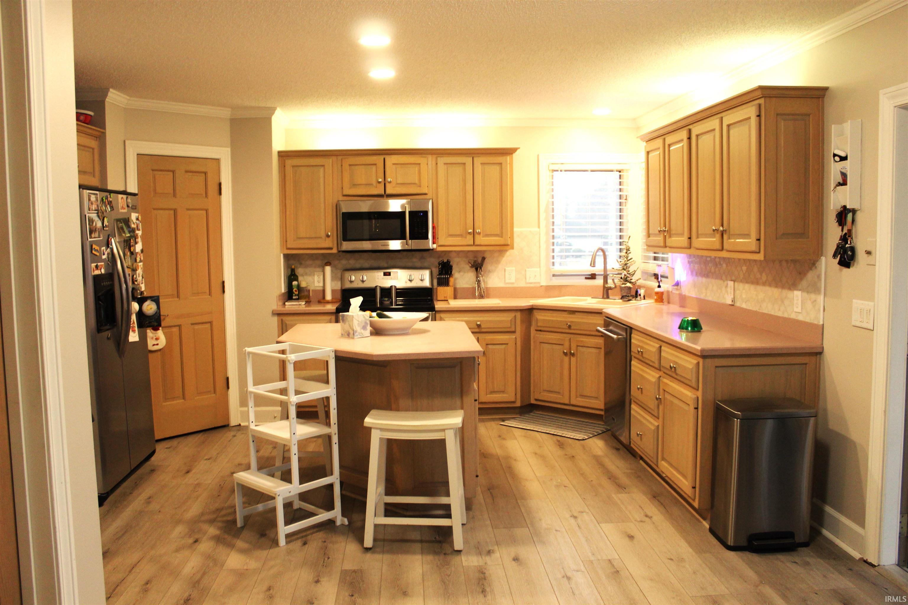 Photo 2 of 9918 Castle Ridge Pl