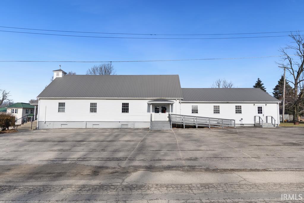 Photo 6 of 300 N Sycamore