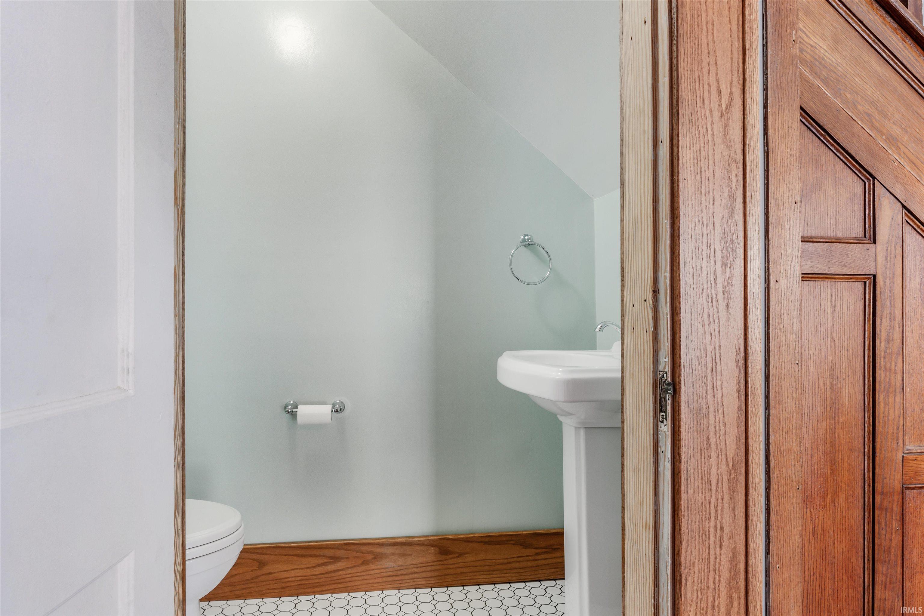 Photo 6 of 1120 Putnam Street