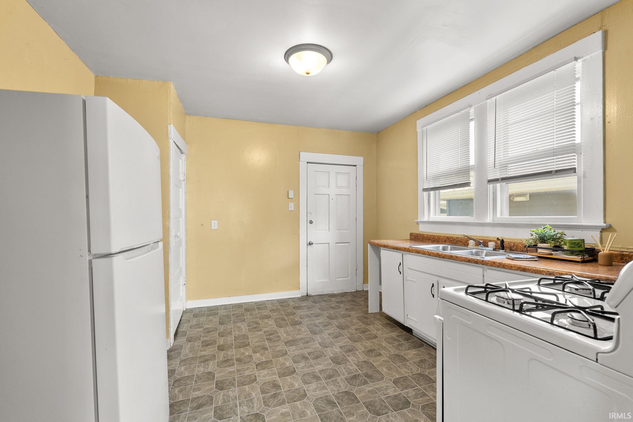 Photo 11 of 3420 Plaza Drive
