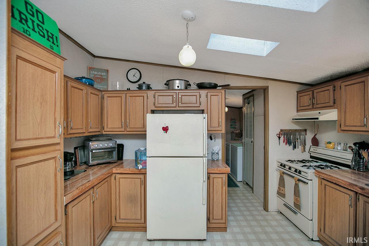 Photo 3 of 58938 Lindale Drive