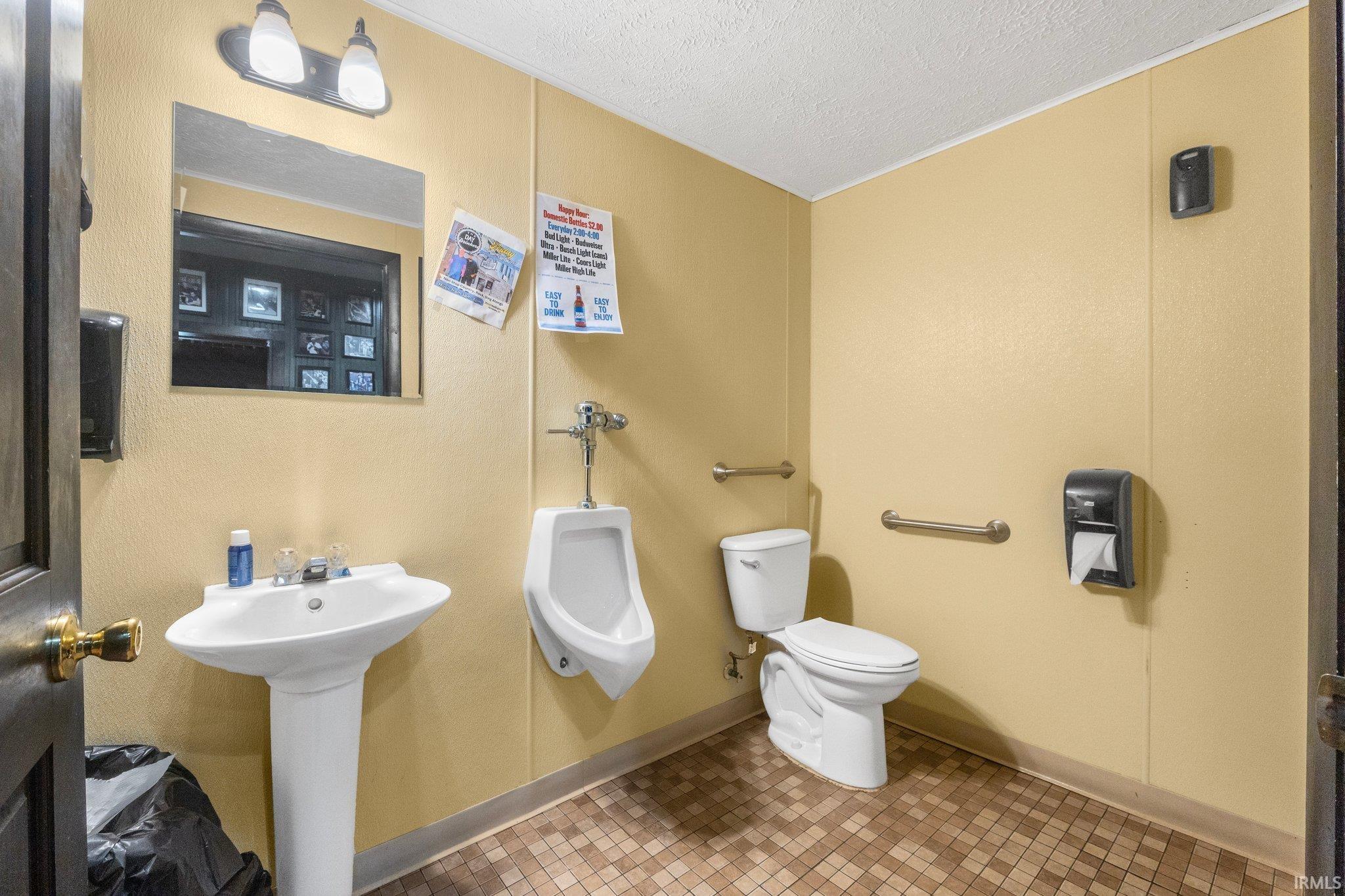 Photo 13 of 704 N Huntington Street