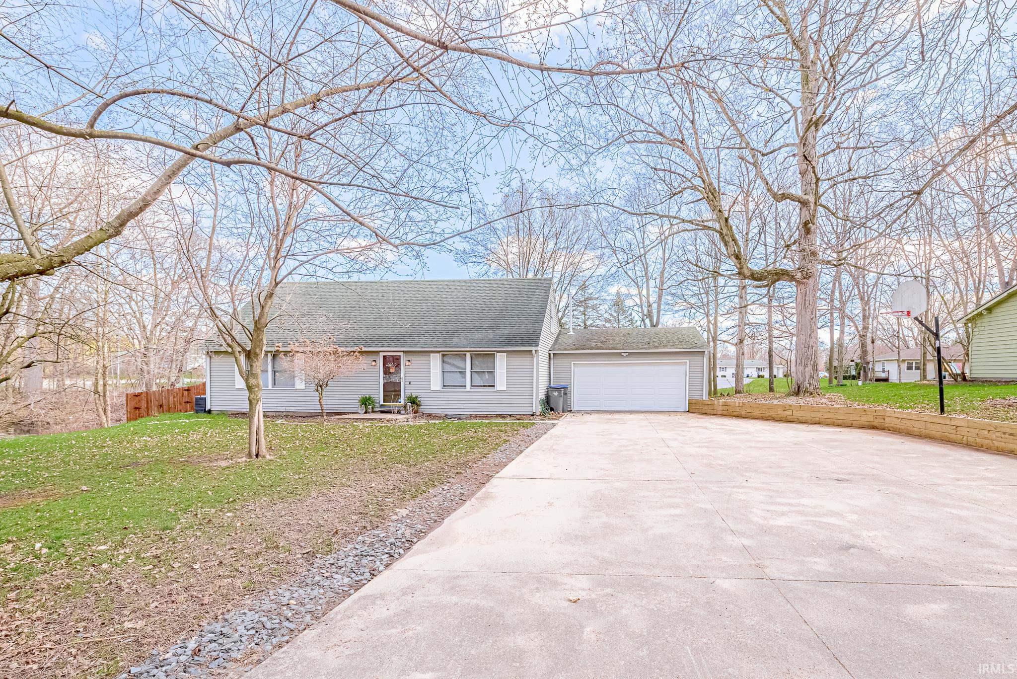 2042 S Maple Run