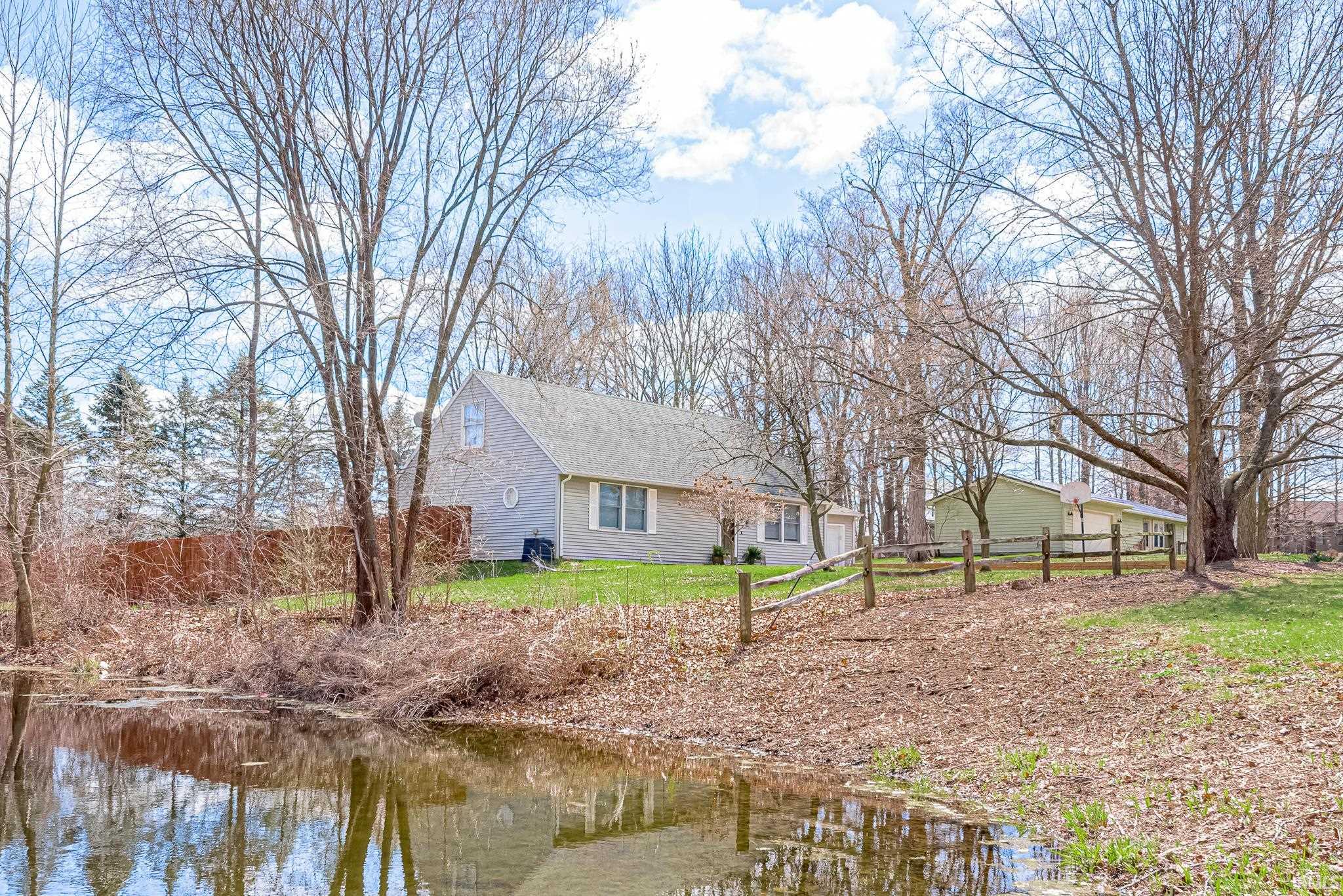 2042 S Maple Run