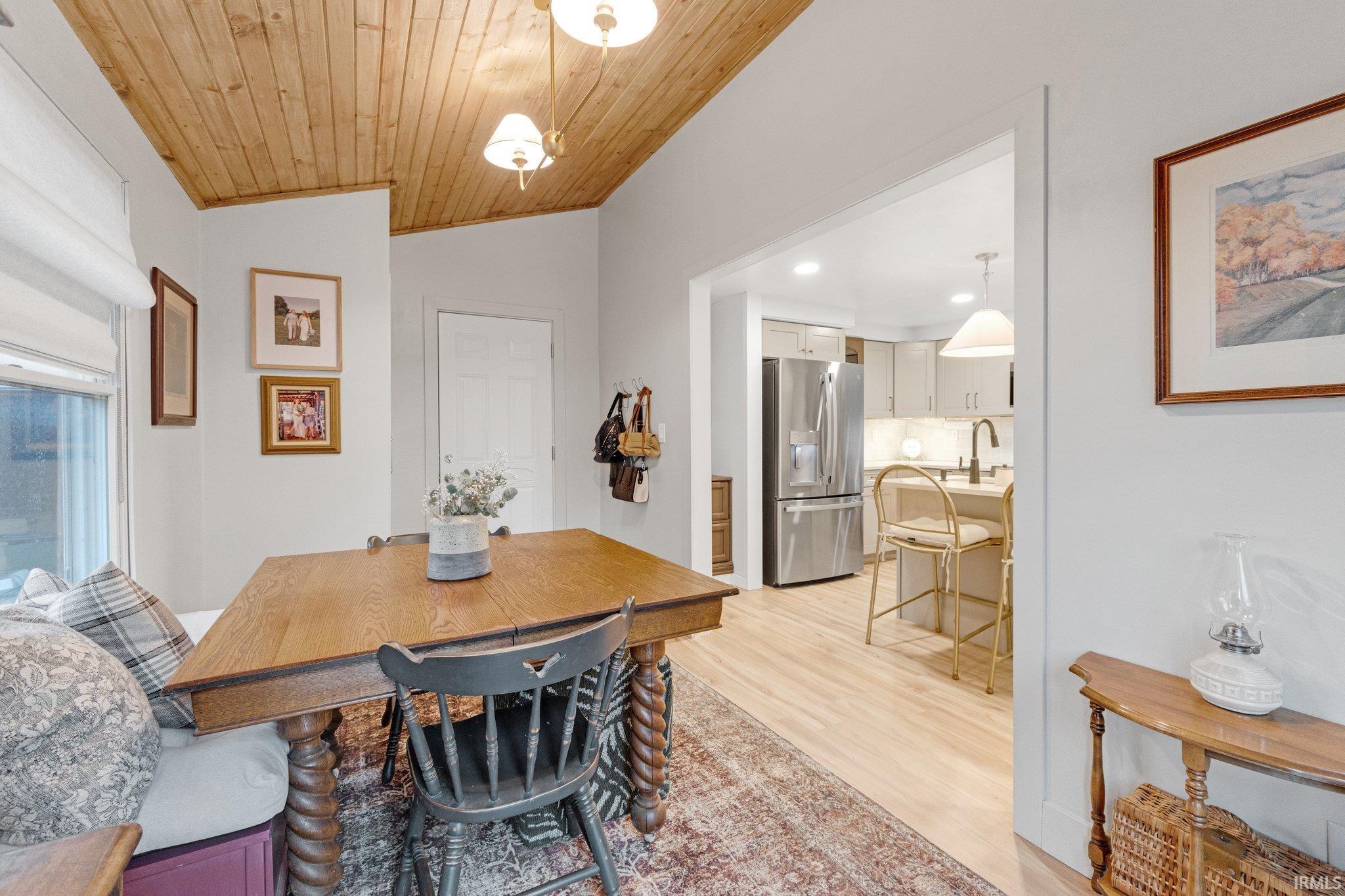 2042 S Maple Run