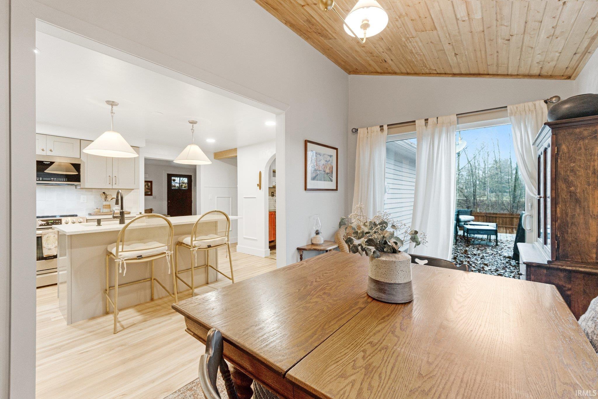 2042 S Maple Run