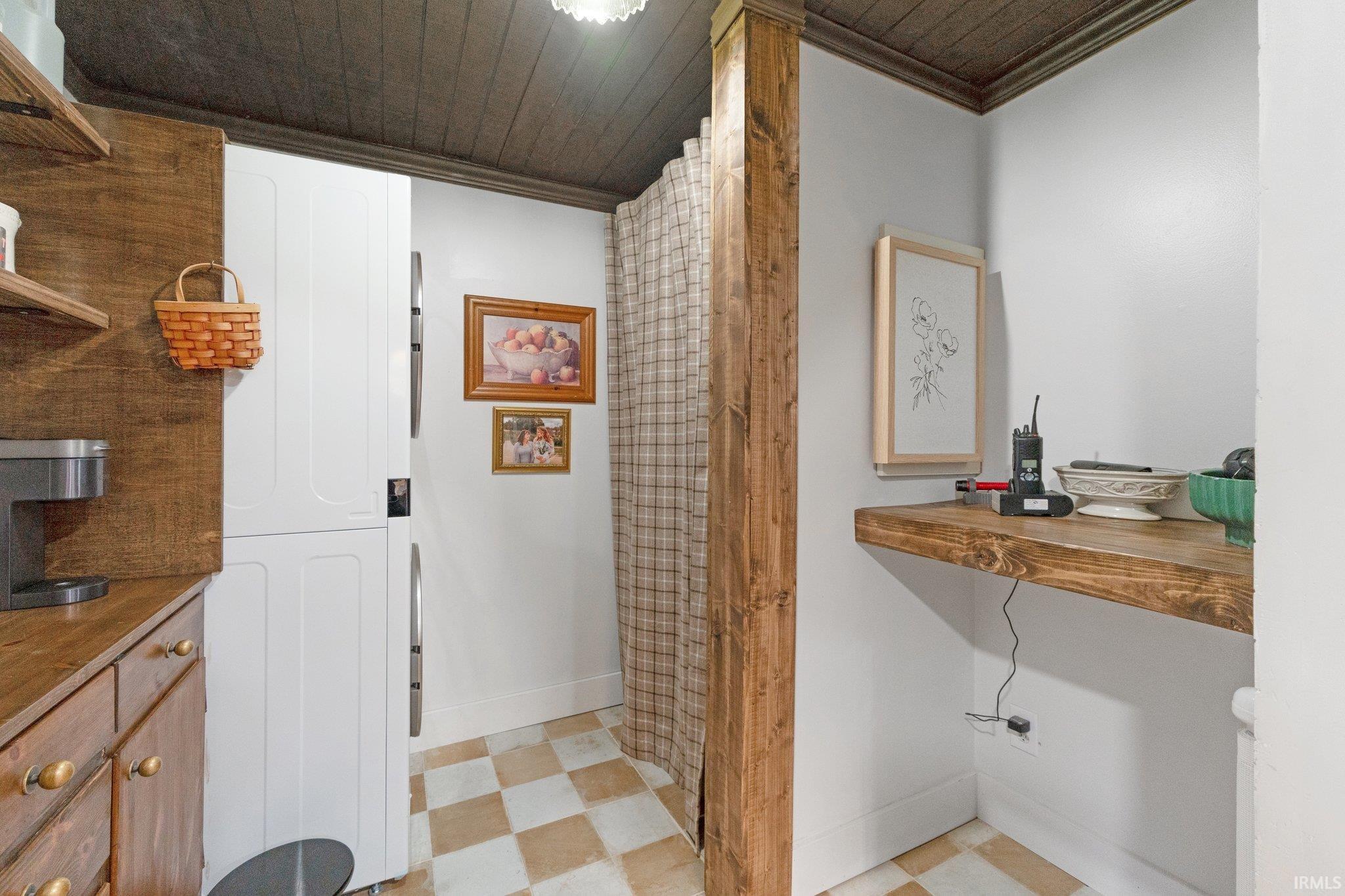 2042 S Maple Run