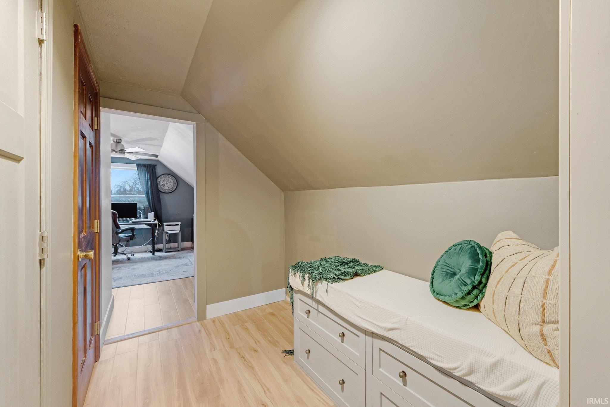 2042 S Maple Run