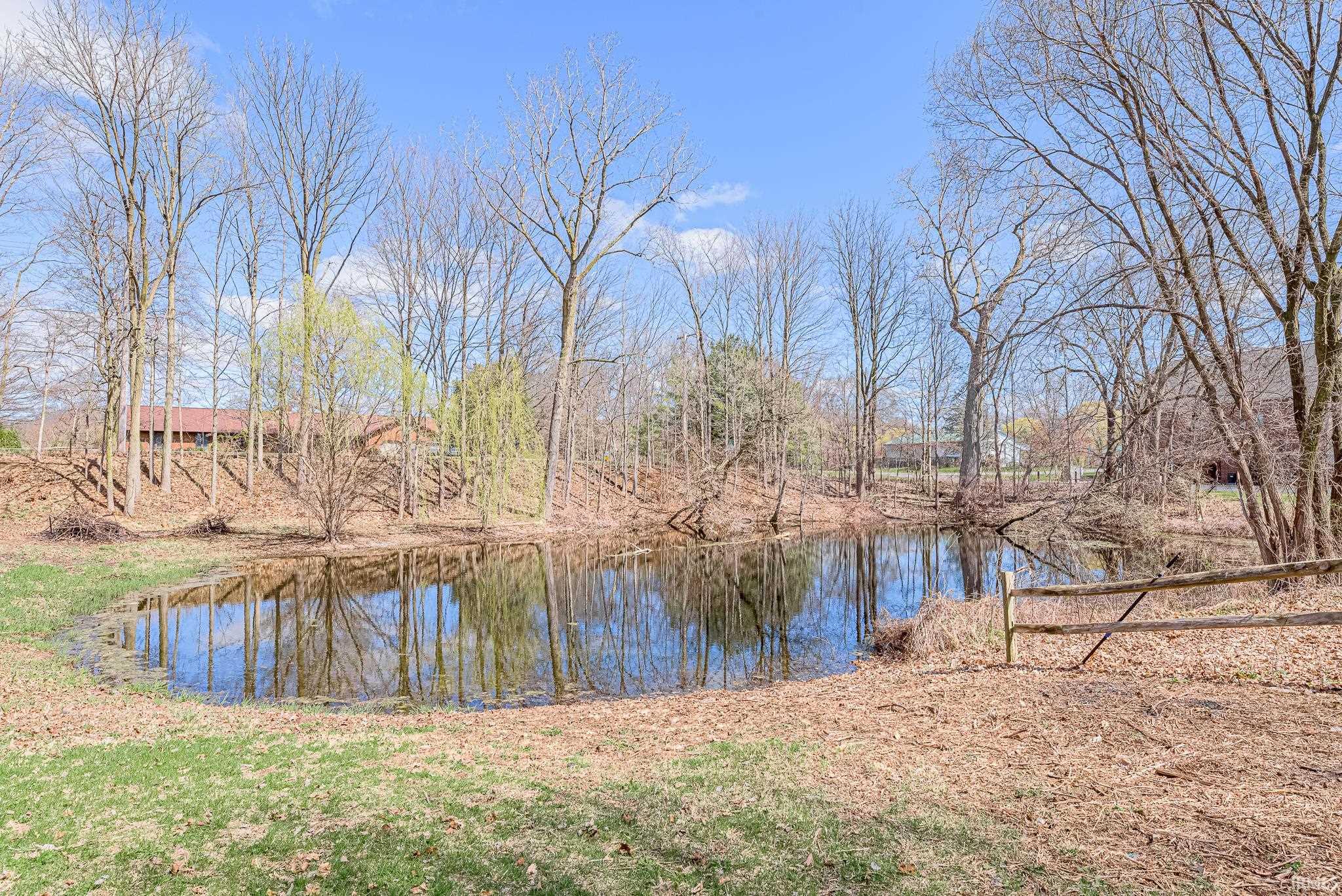 2042 S Maple Run