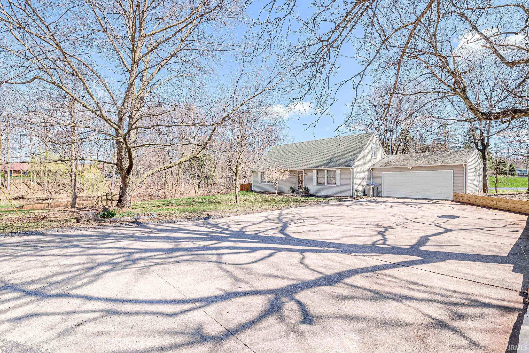 2042 S Maple Run